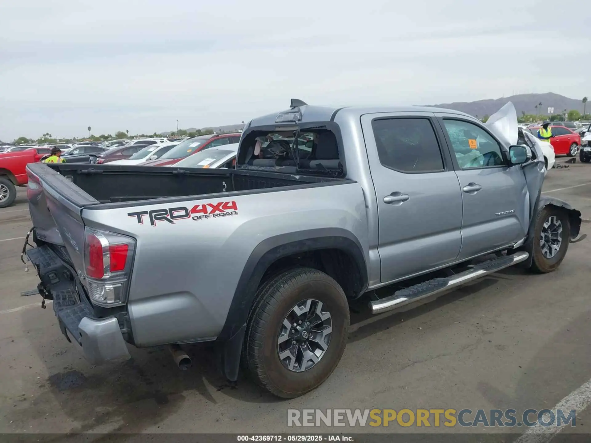 4 Photograph of a damaged car 3TMCZ5AN1MM376395 TOYOTA TACOMA 2021