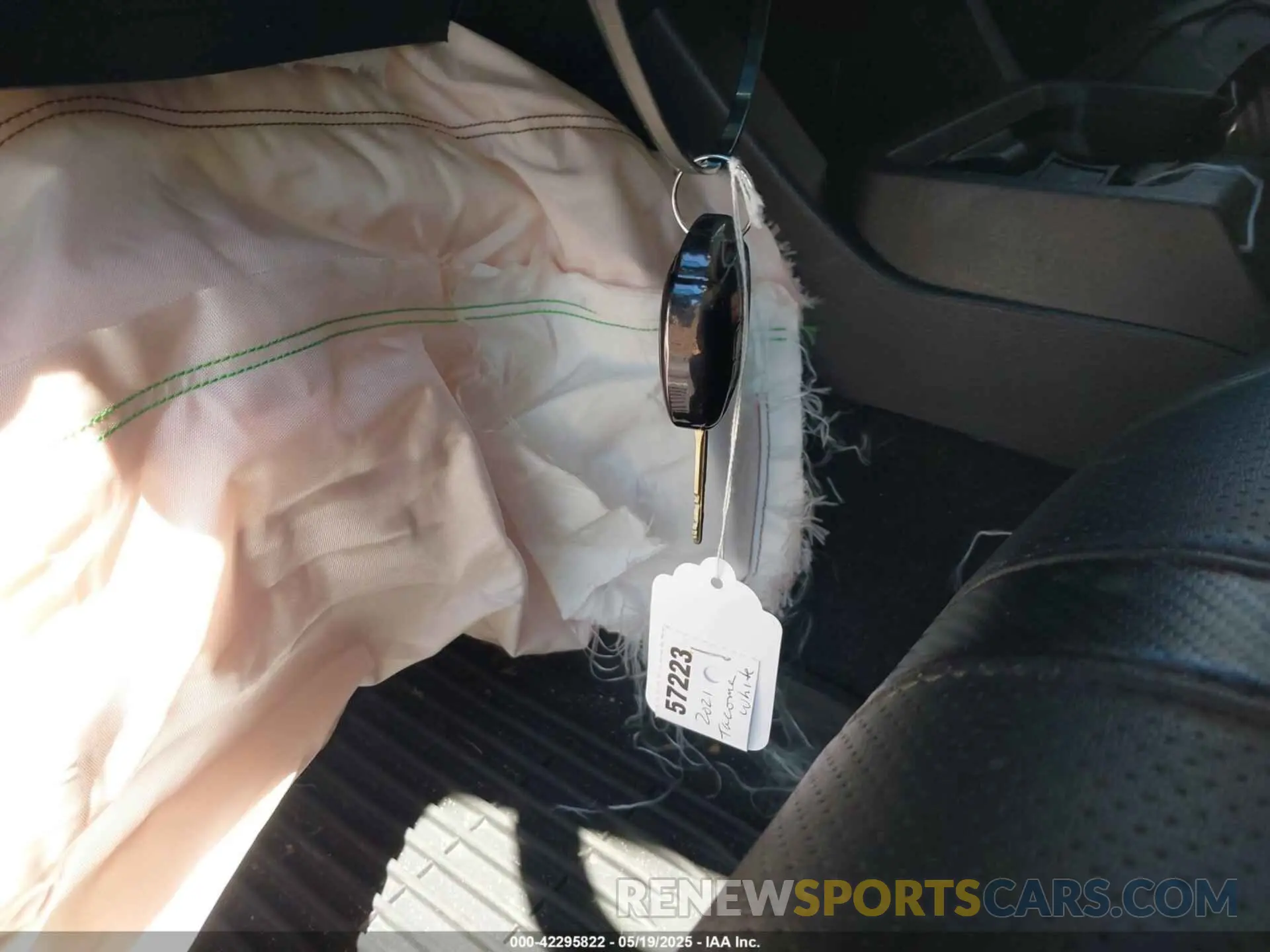 11 Photograph of a damaged car 3TMCZ5AN1MM388756 TOYOTA TACOMA 2021