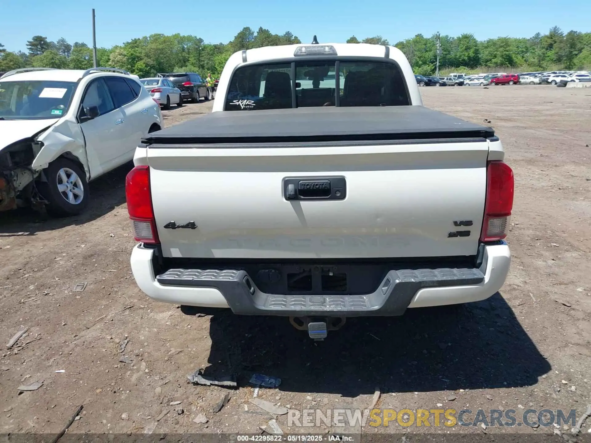 16 Photograph of a damaged car 3TMCZ5AN1MM388756 TOYOTA TACOMA 2021
