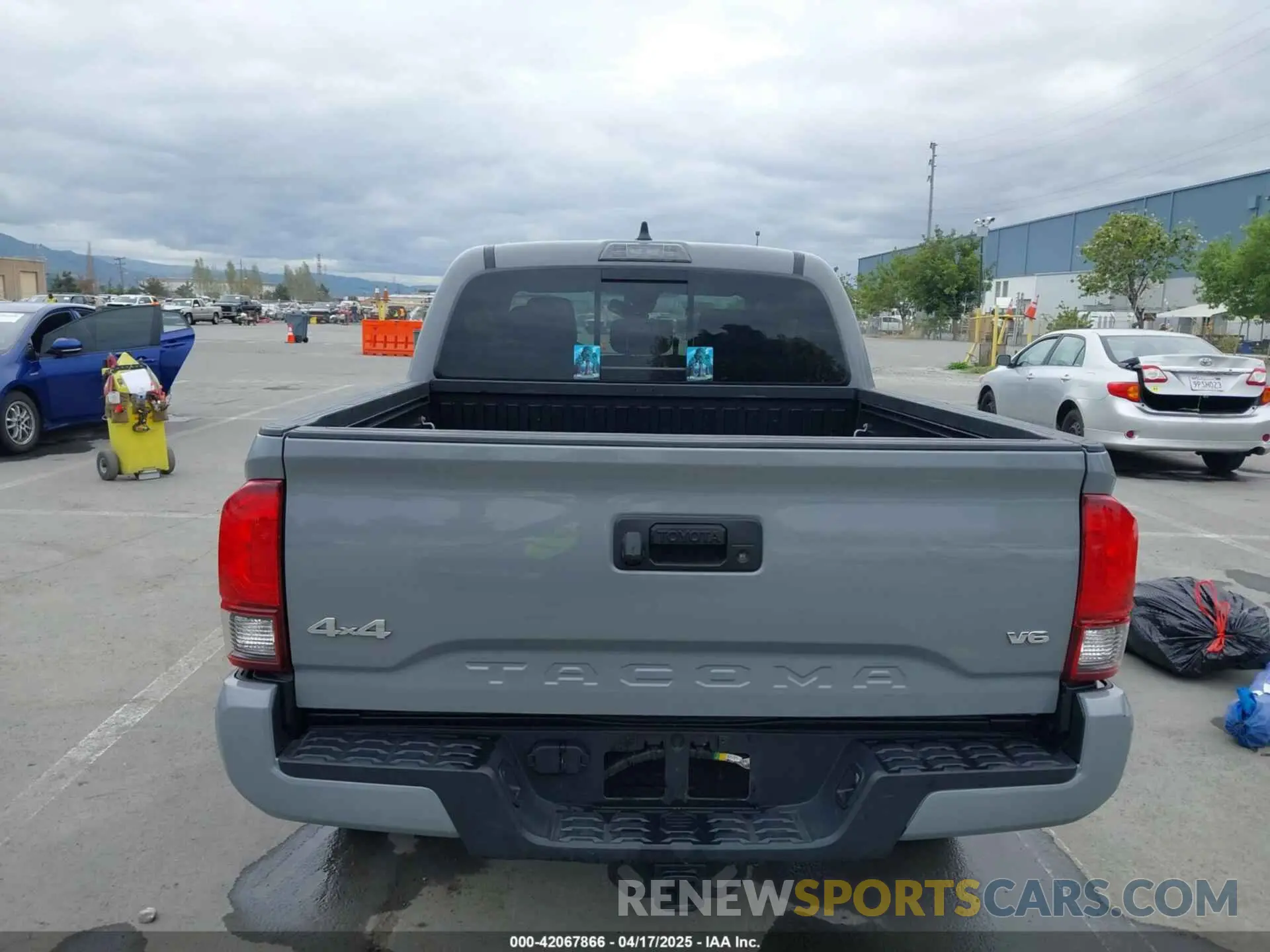 16 Photograph of a damaged car 3TMCZ5AN1MM422937 TOYOTA TACOMA 2021
