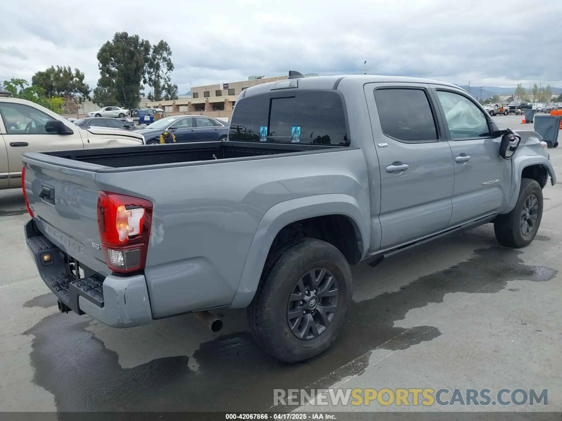 4 Photograph of a damaged car 3TMCZ5AN1MM422937 TOYOTA TACOMA 2021