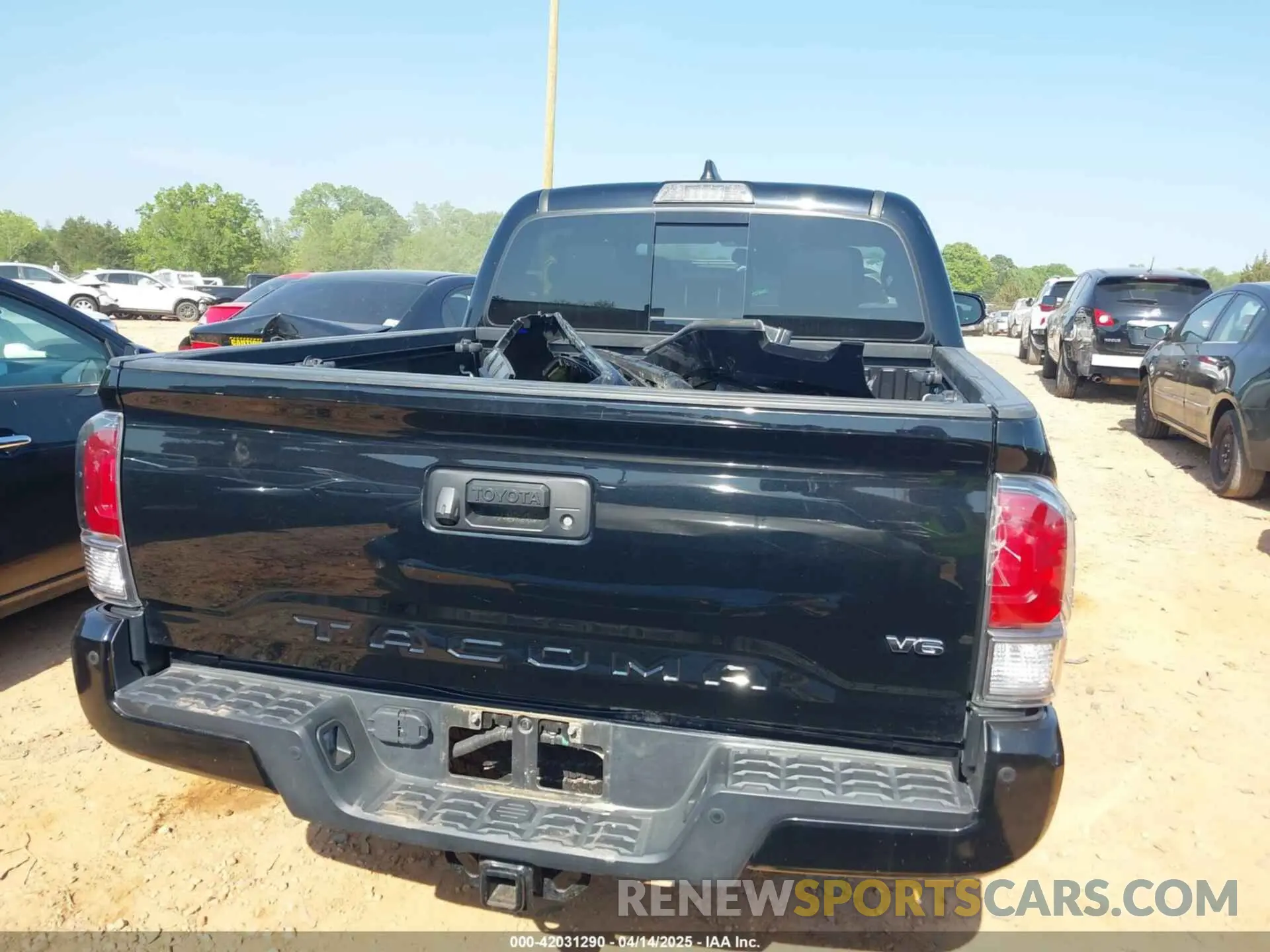 17 Photograph of a damaged car 3TMCZ5AN3MM423247 TOYOTA TACOMA 2021