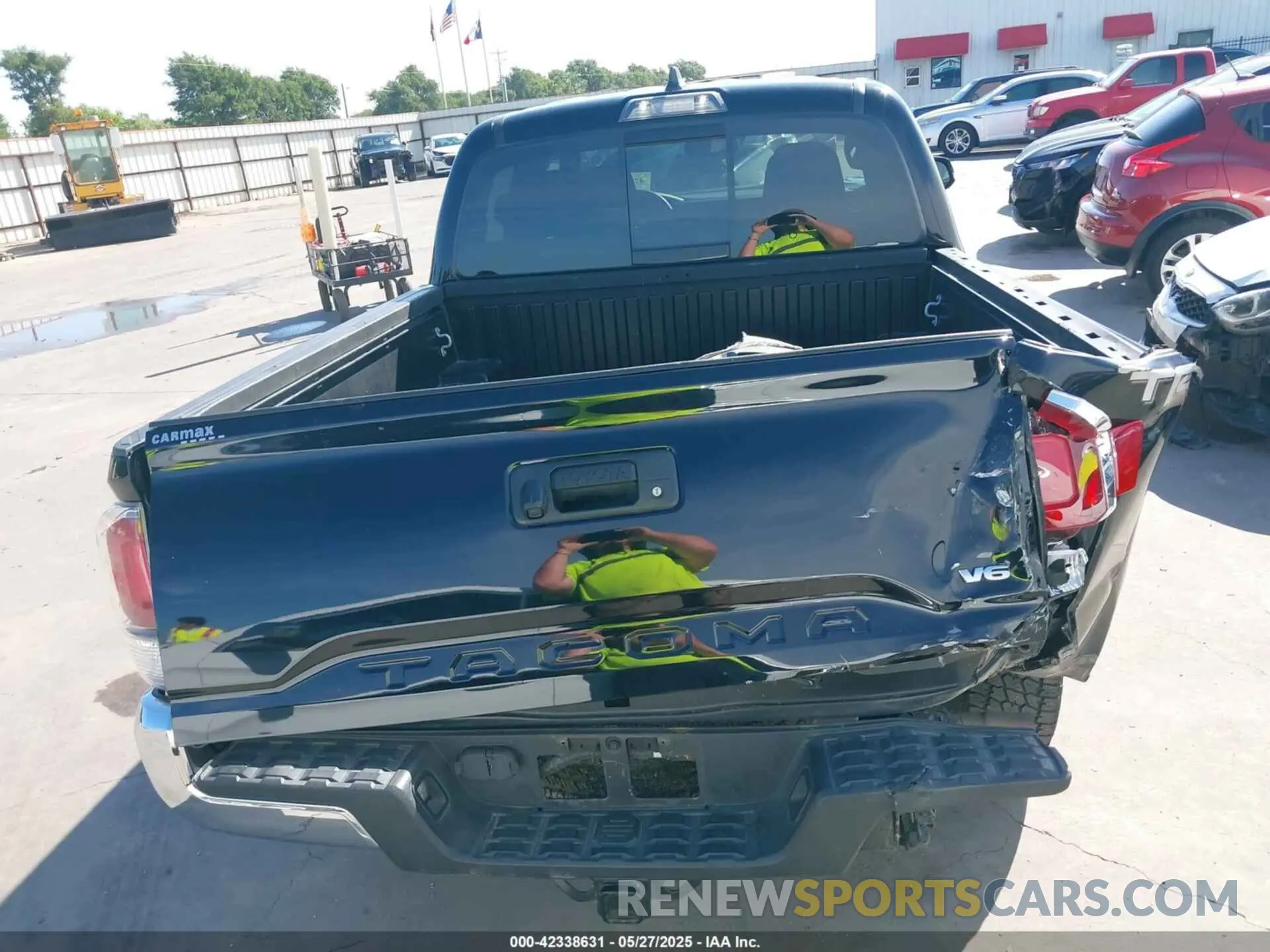 16 Photograph of a damaged car 3TMCZ5AN3MM427802 TOYOTA TACOMA 2021