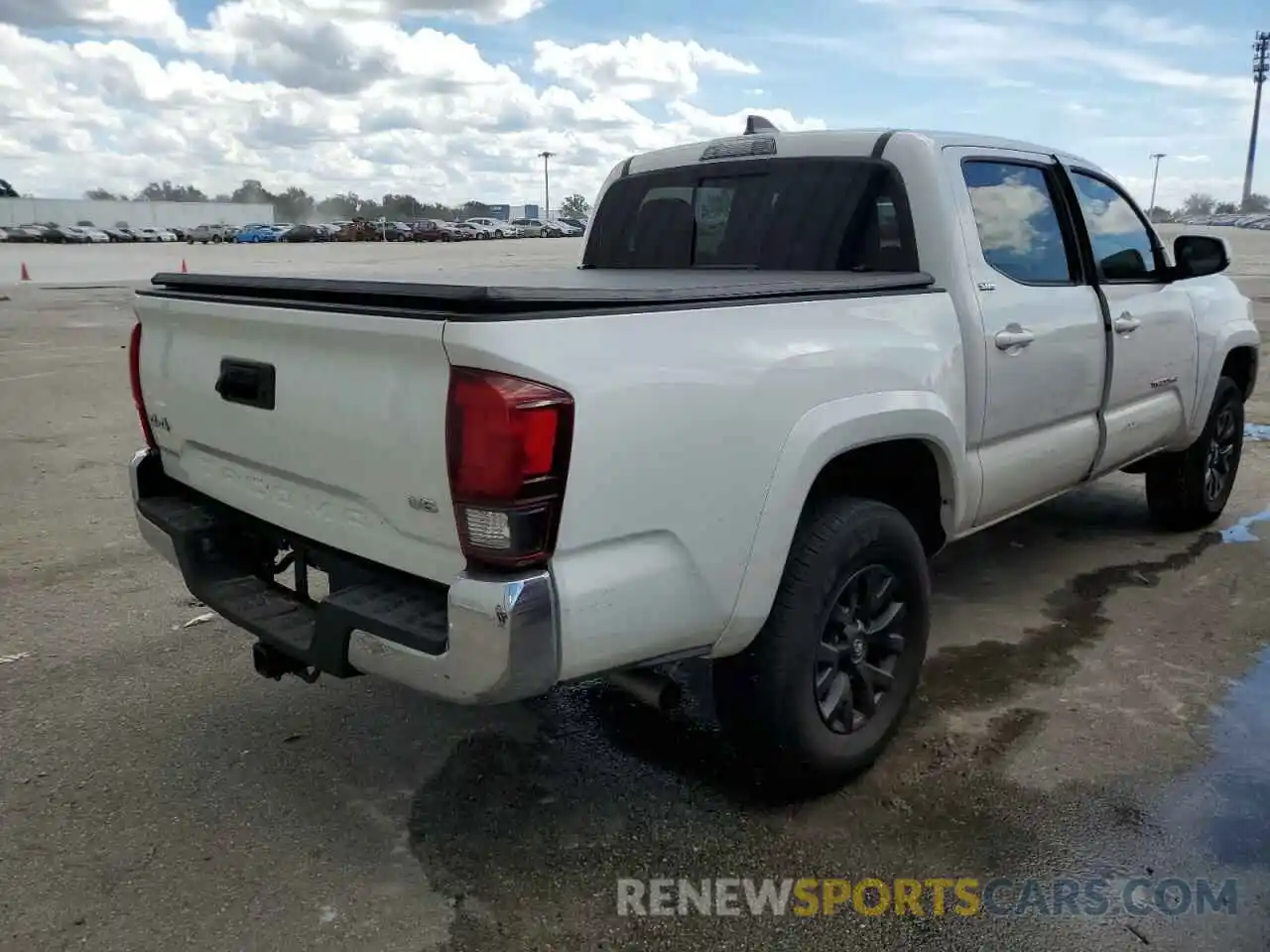 4 Photograph of a damaged car 3TMCZ5AN4MM441482 TOYOTA TACOMA 2021