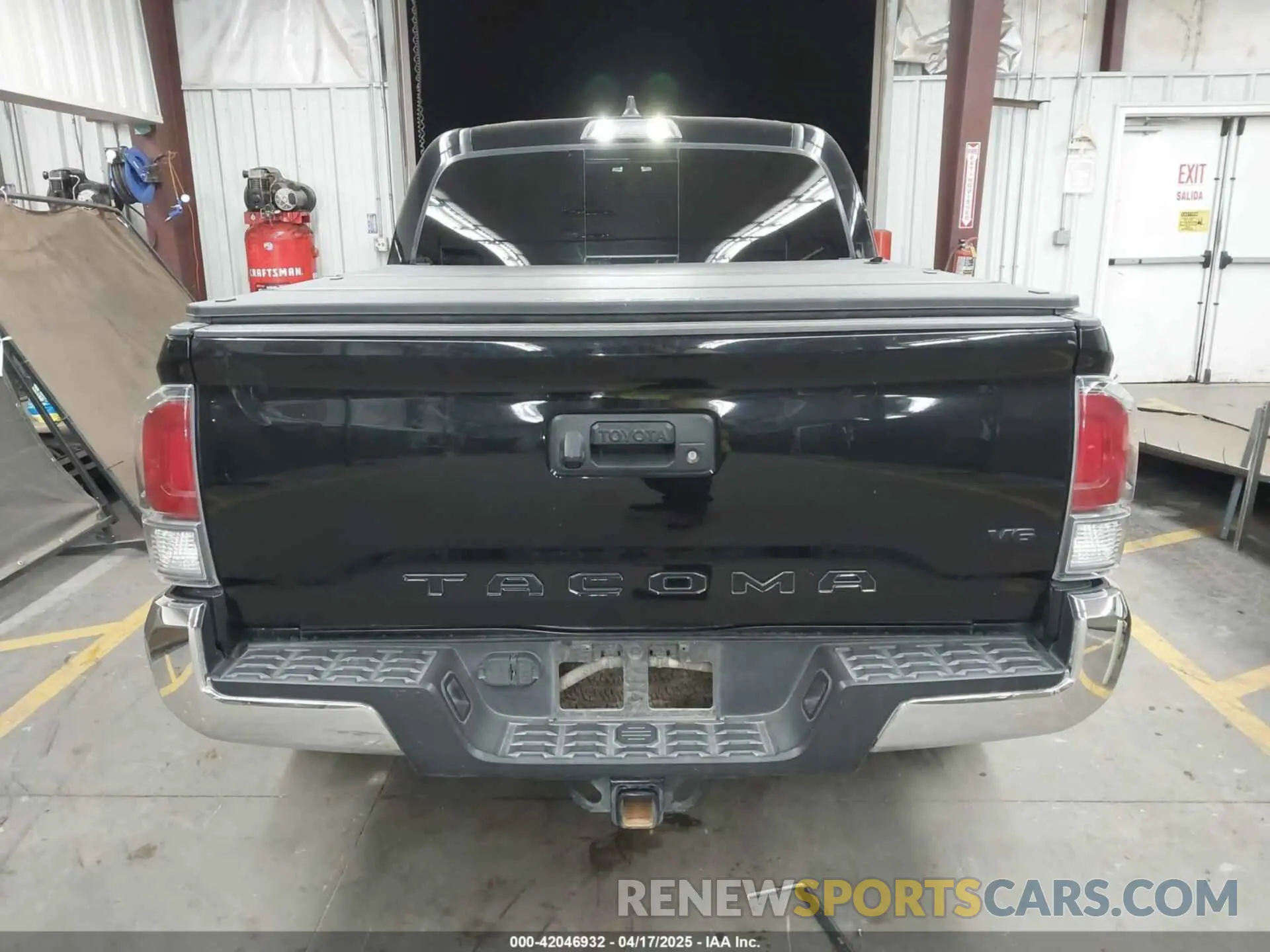 16 Photograph of a damaged car 3TMCZ5AN4MM448304 TOYOTA TACOMA 2021