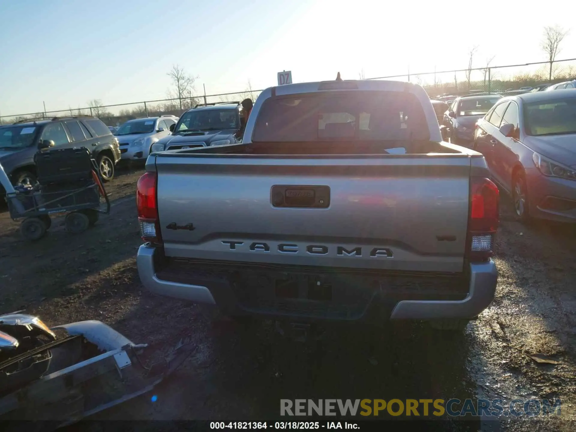17 Photograph of a damaged car 3TMCZ5AN5MM386394 TOYOTA TACOMA 2021