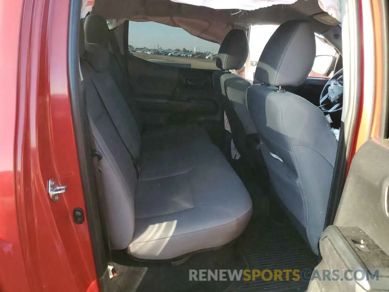 10 Photograph of a damaged car 3TMCZ5AN6MM386825 TOYOTA TACOMA 2021