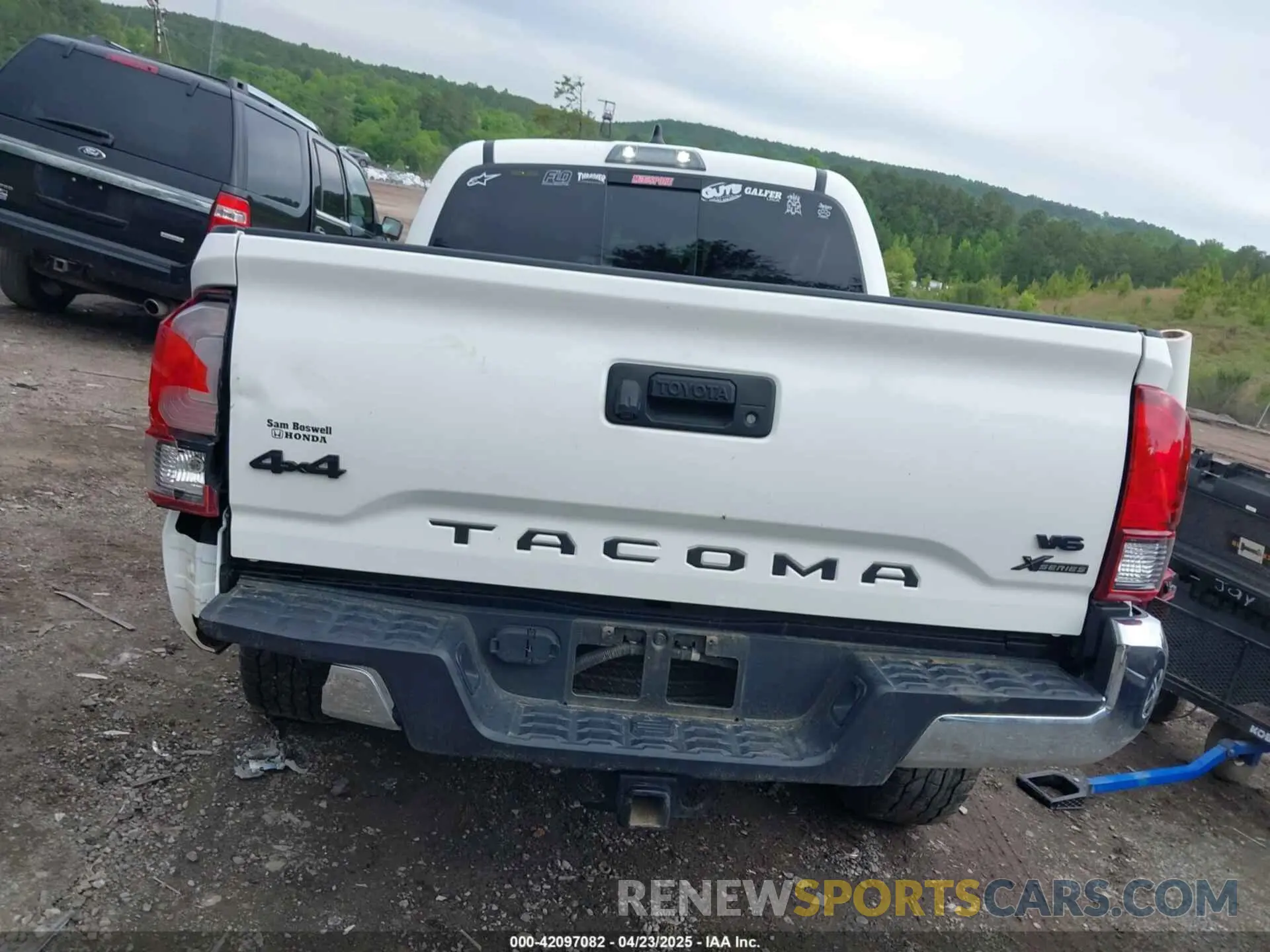 15 Photograph of a damaged car 3TMCZ5AN6MM412503 TOYOTA TACOMA 2021