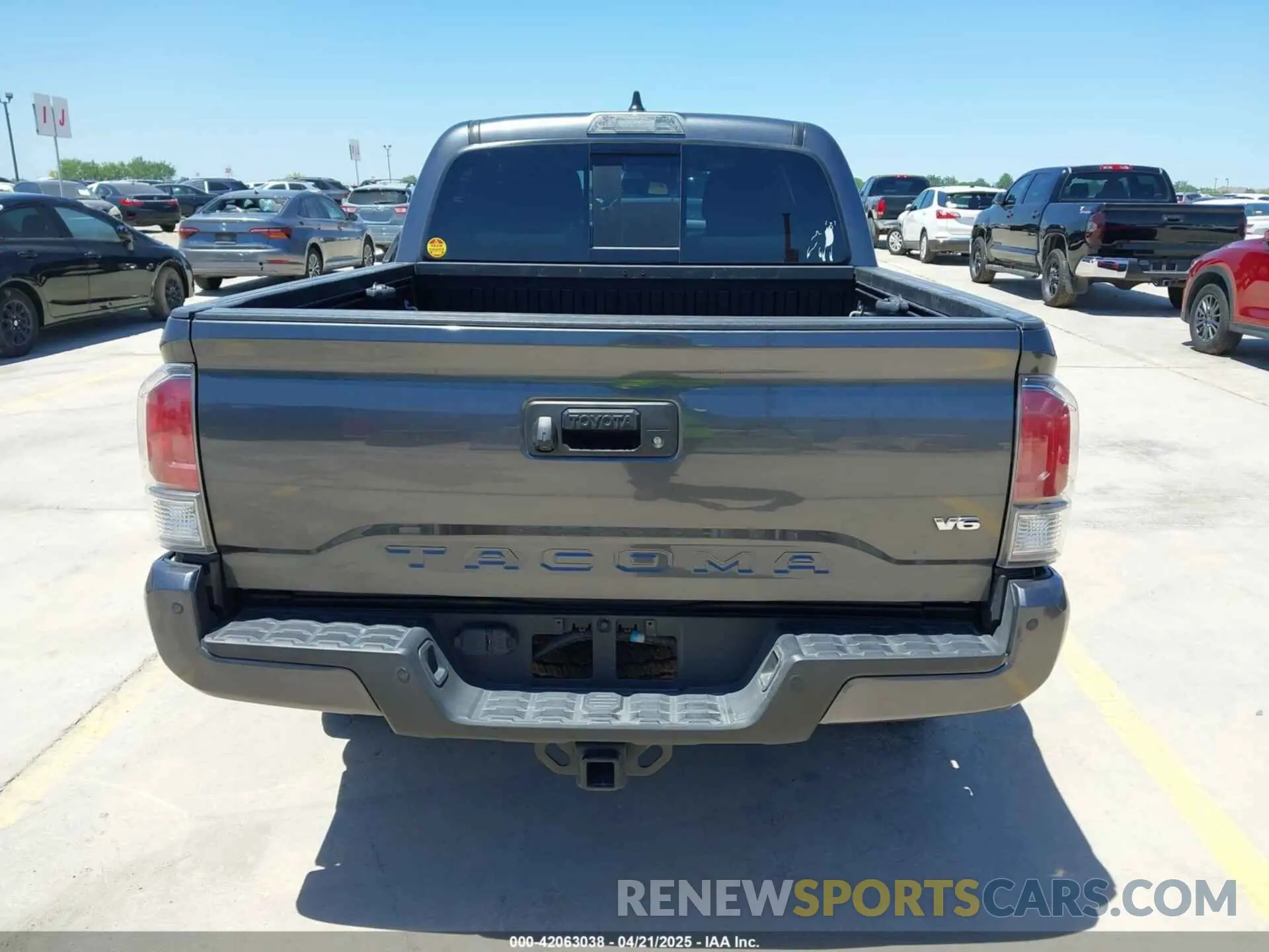 16 Photograph of a damaged car 3TMCZ5AN7MM399387 TOYOTA TACOMA 2021