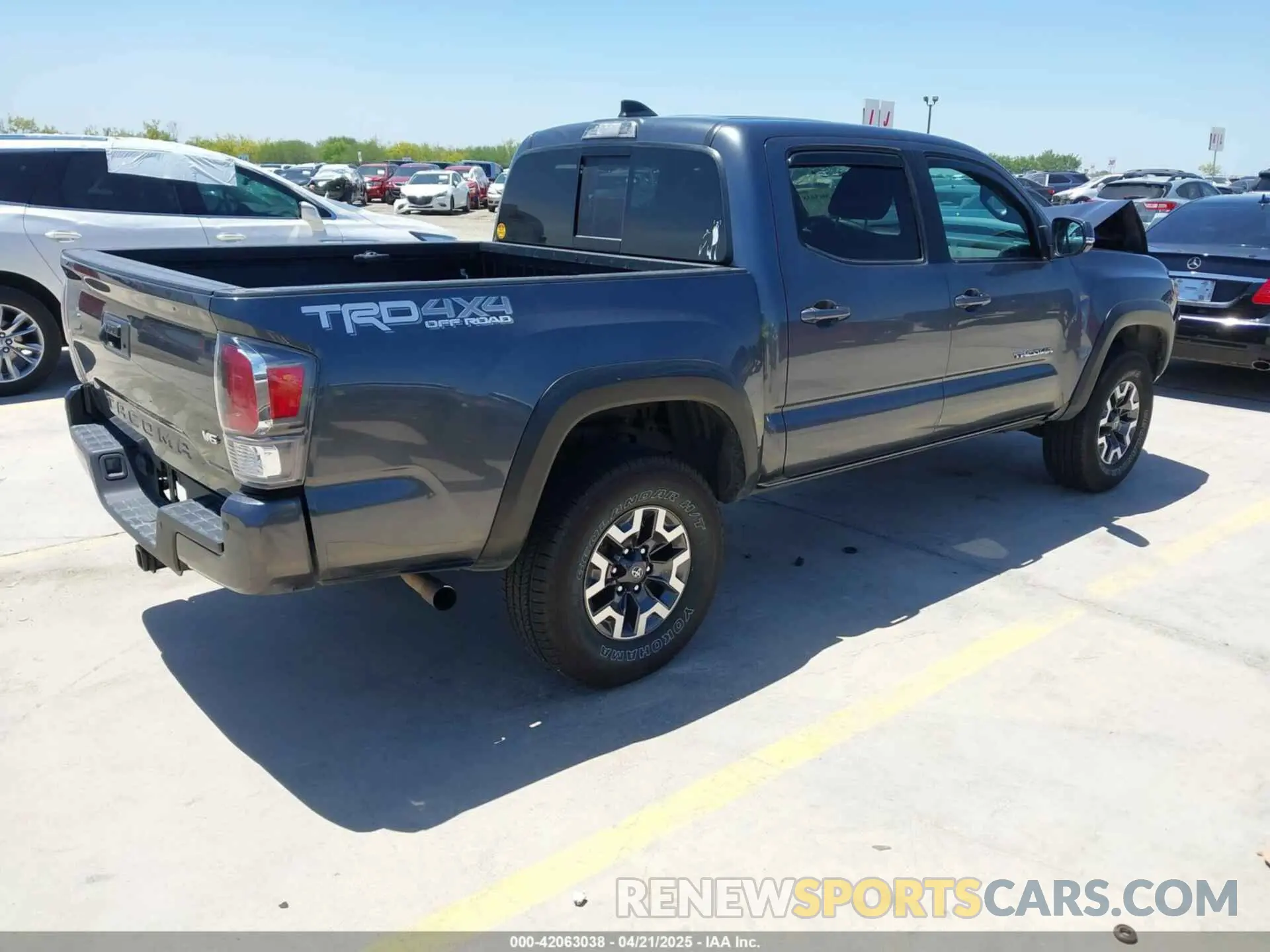 4 Photograph of a damaged car 3TMCZ5AN7MM399387 TOYOTA TACOMA 2021