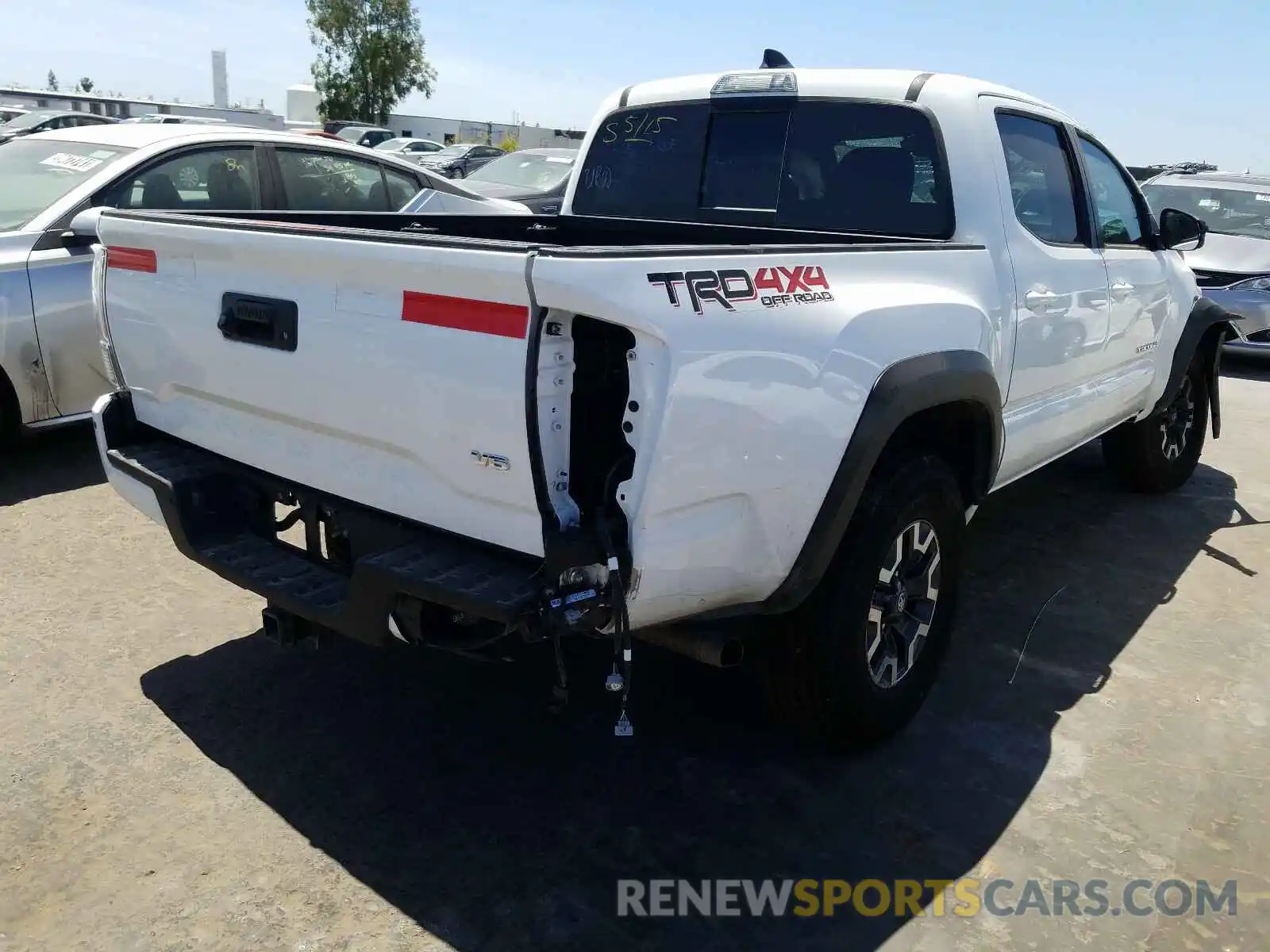 4 Photograph of a damaged car 3TMCZ5AN7MM411327 TOYOTA TACOMA 2021