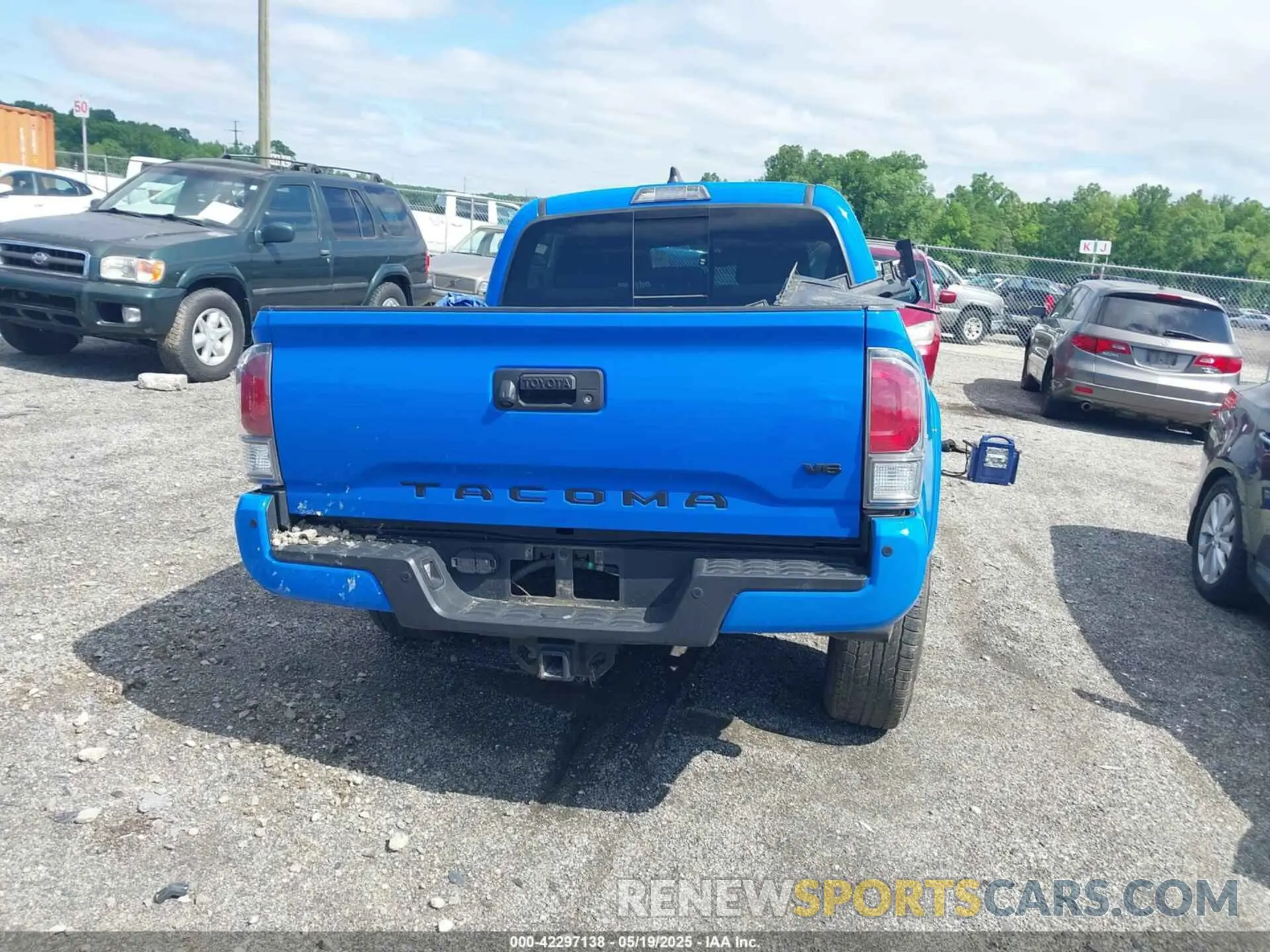 16 Photograph of a damaged car 3TMCZ5AN8MM374398 TOYOTA TACOMA 2021