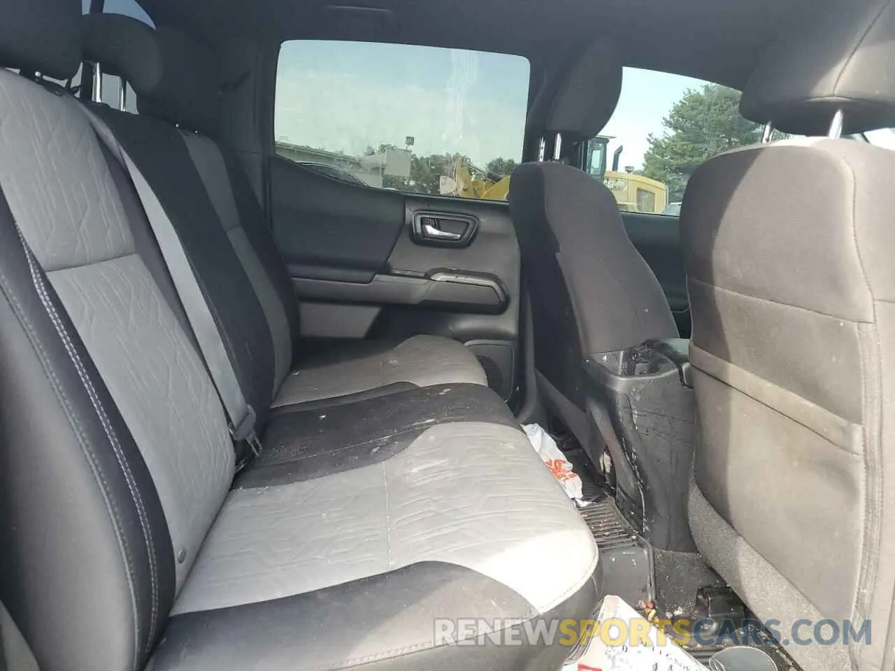 10 Photograph of a damaged car 3TMCZ5AN8MM397275 TOYOTA TACOMA 2021