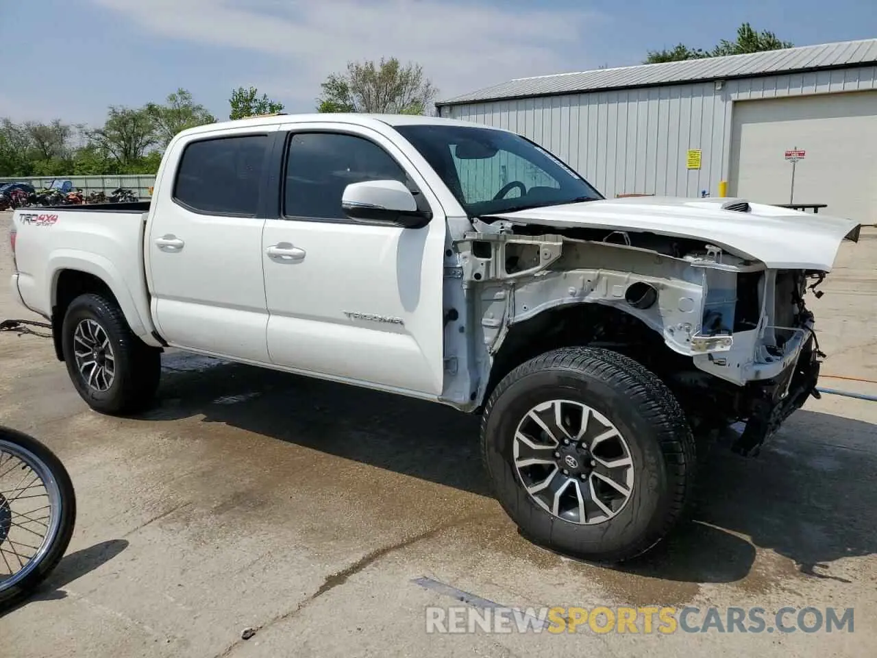 4 Photograph of a damaged car 3TMCZ5AN8MM433272 TOYOTA TACOMA 2021