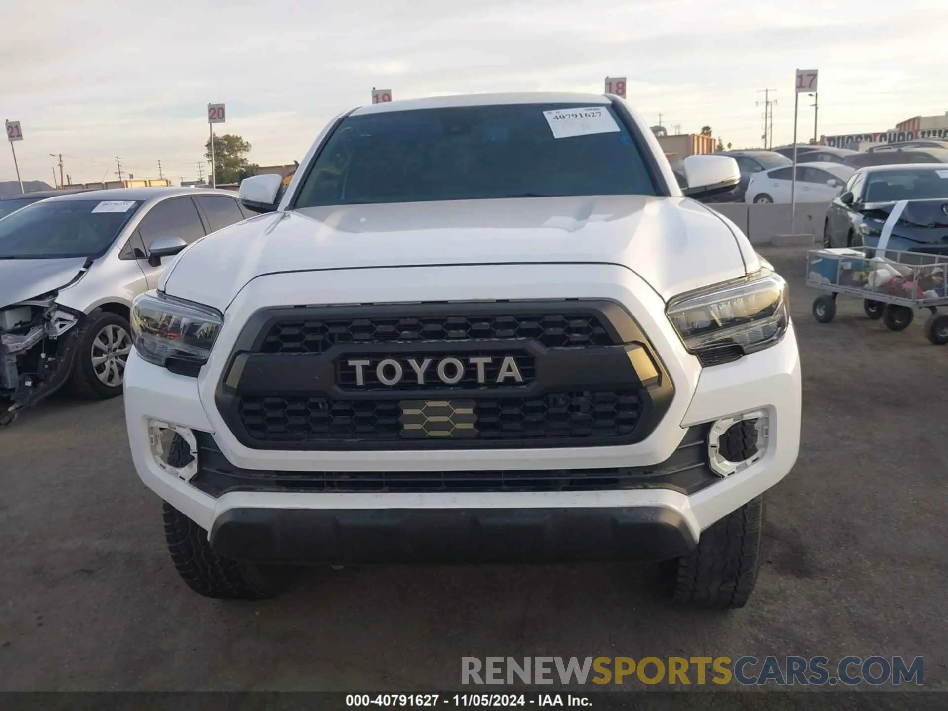 12 Photograph of a damaged car 3TMCZ5AN8MM450489 TOYOTA TACOMA 2021