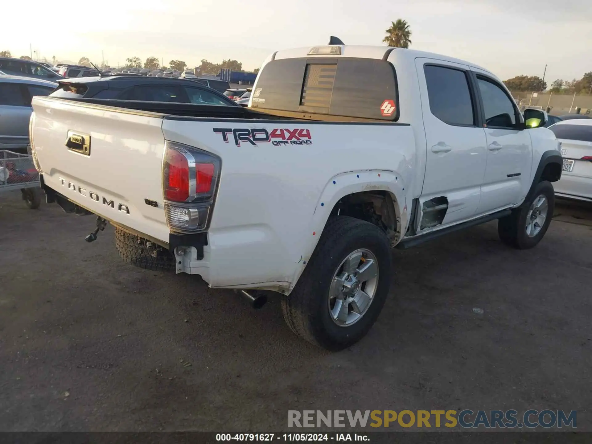 4 Photograph of a damaged car 3TMCZ5AN8MM450489 TOYOTA TACOMA 2021