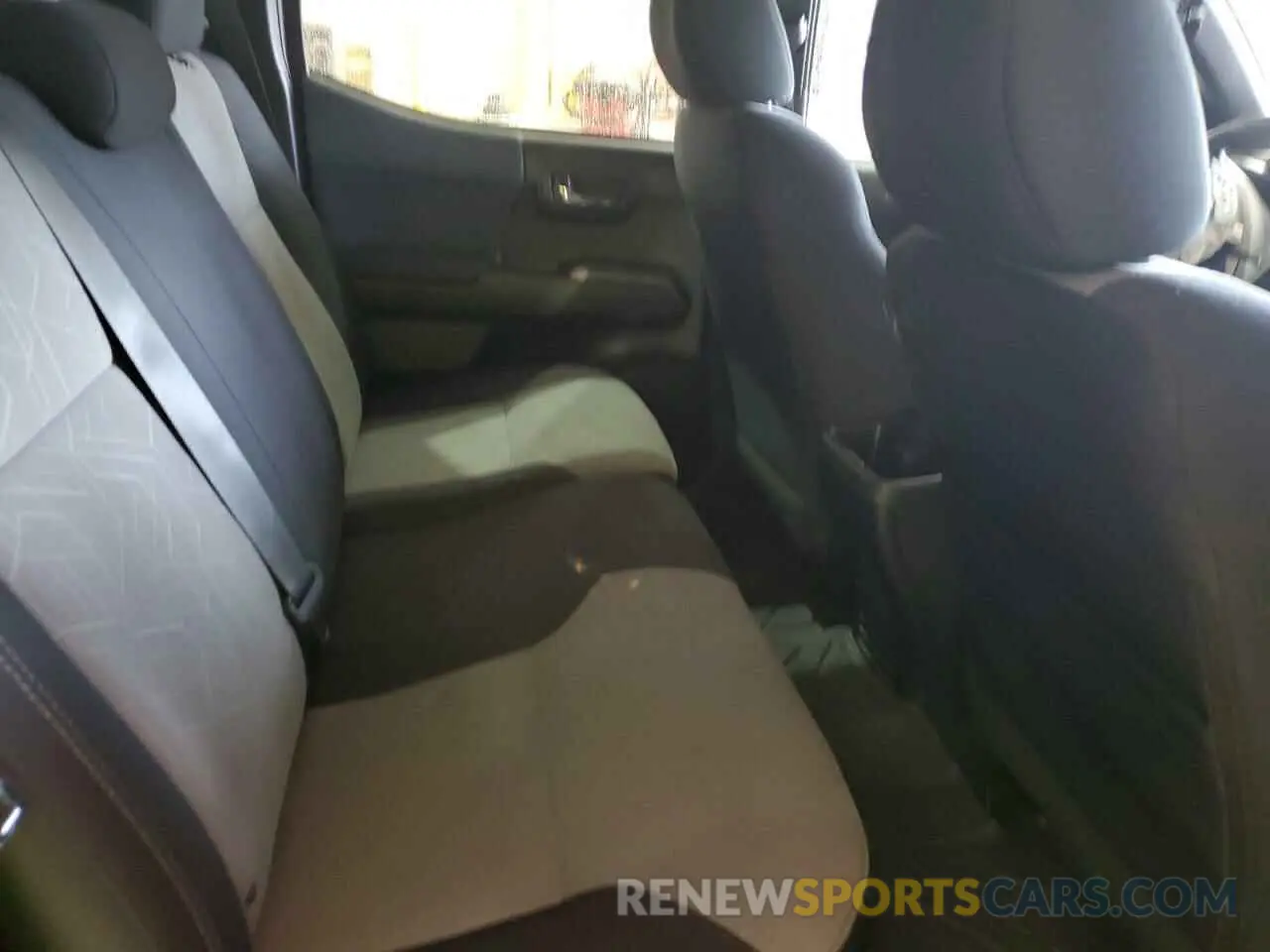 10 Photograph of a damaged car 3TMCZ5AN9MM422264 TOYOTA TACOMA 2021