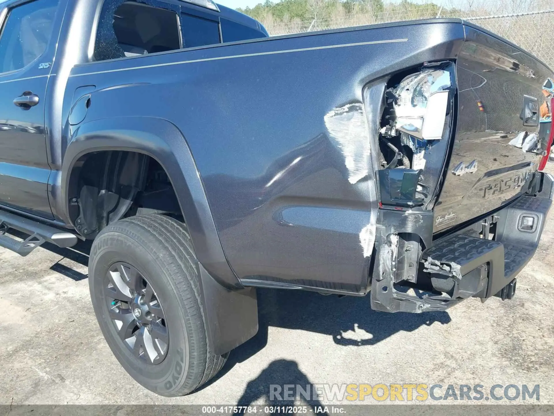 17 Photograph of a damaged car 3TMCZ5AN9MM449187 TOYOTA TACOMA 2021