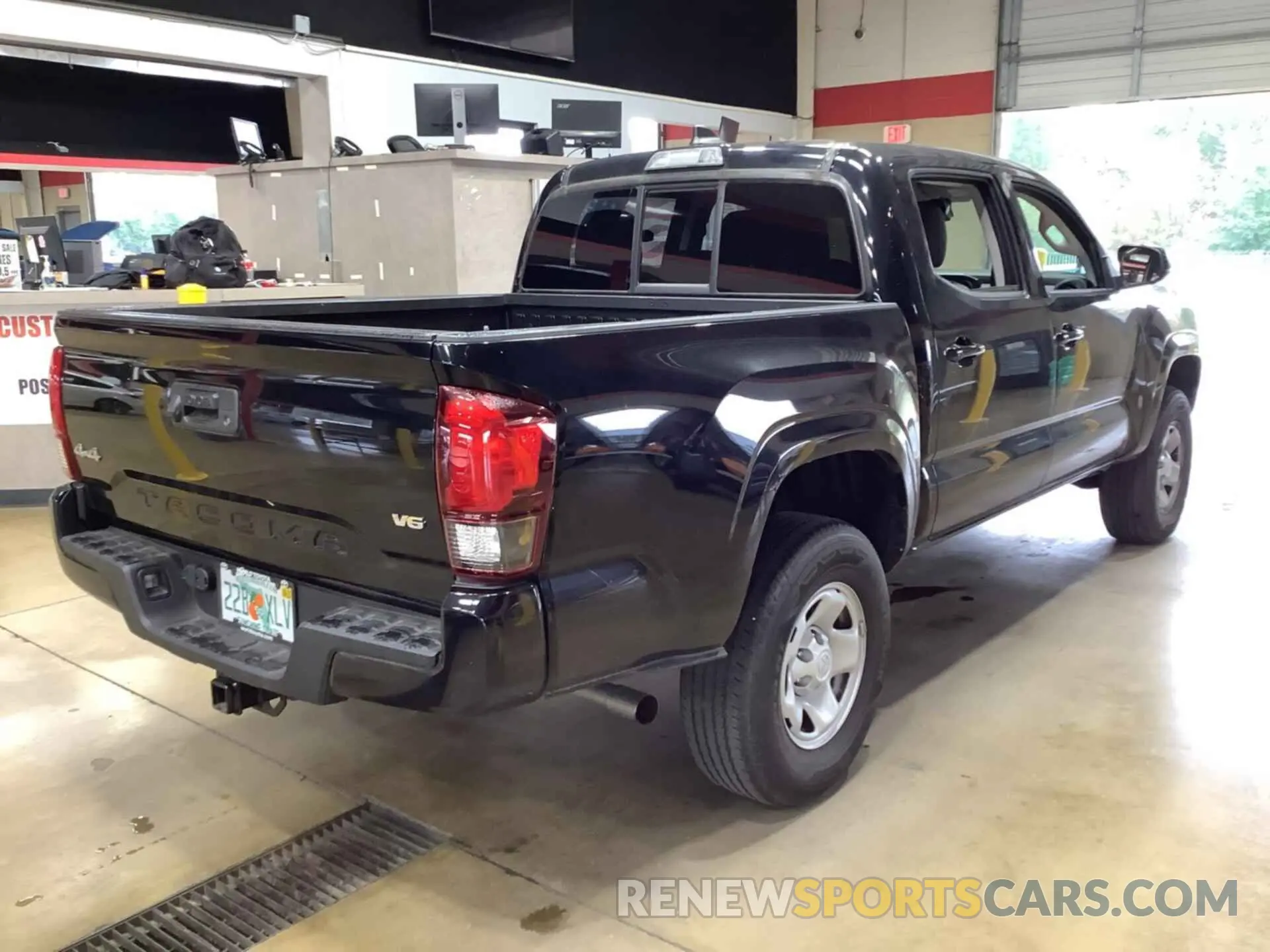 19 Photograph of a damaged car 3TMCZ5ANXMM445424 TOYOTA TACOMA 2021