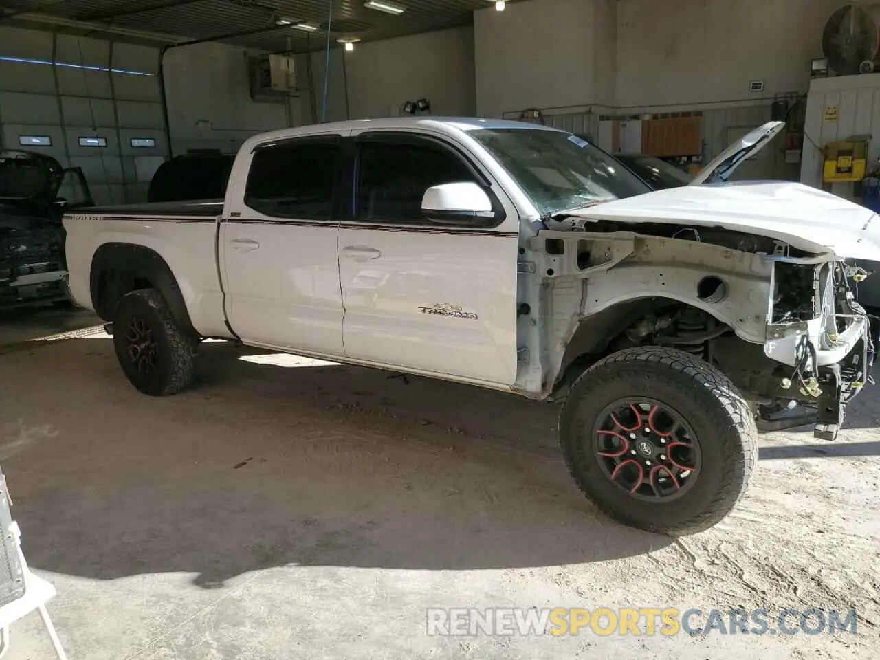 4 Photograph of a damaged car 3TMDZ5BN4MM103311 TOYOTA TACOMA 2021