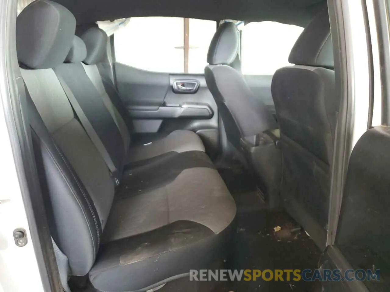 10 Photograph of a damaged car 3TMDZ5BN4MM106693 TOYOTA TACOMA 2021