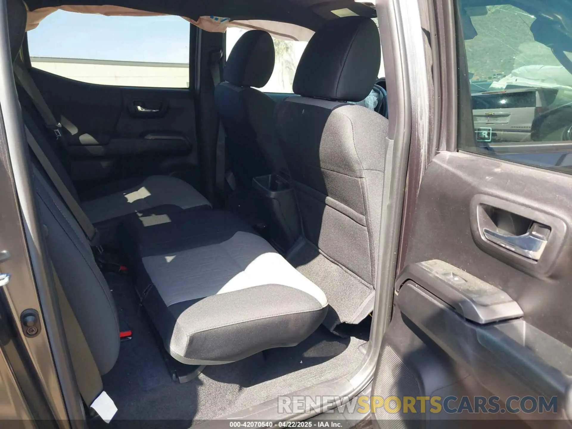 8 Photograph of a damaged car 3TMDZ5BN8MM117163 TOYOTA TACOMA 2021