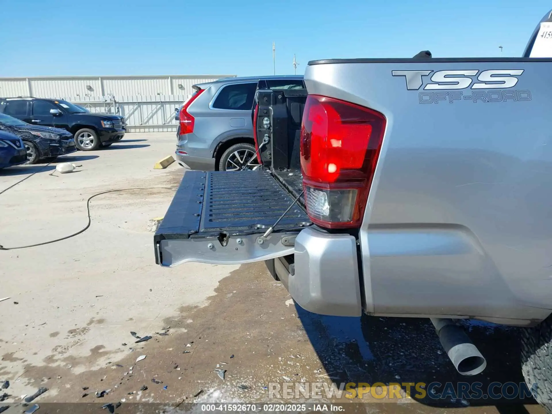 18 Photograph of a damaged car 3TYAX5GN0MT020061 TOYOTA TACOMA 2021