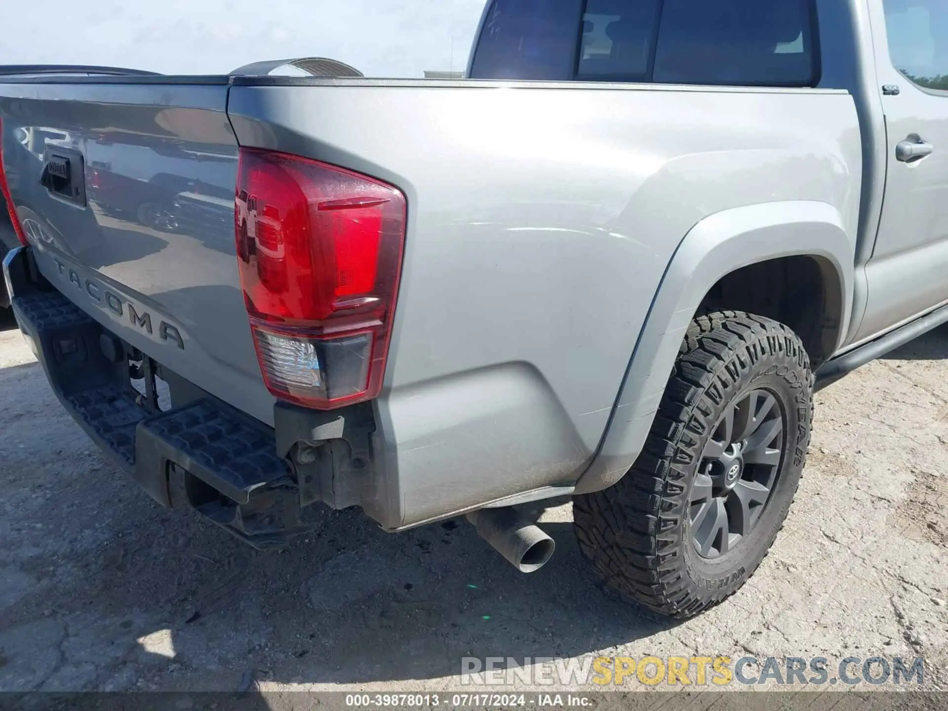18 Photograph of a damaged car 3TYAX5GN5MT014675 TOYOTA TACOMA 2021
