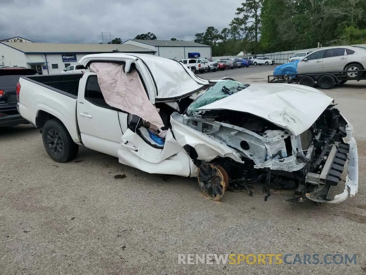 4 Photograph of a damaged car 3TYAX5GN6MT017813 TOYOTA TACOMA 2021