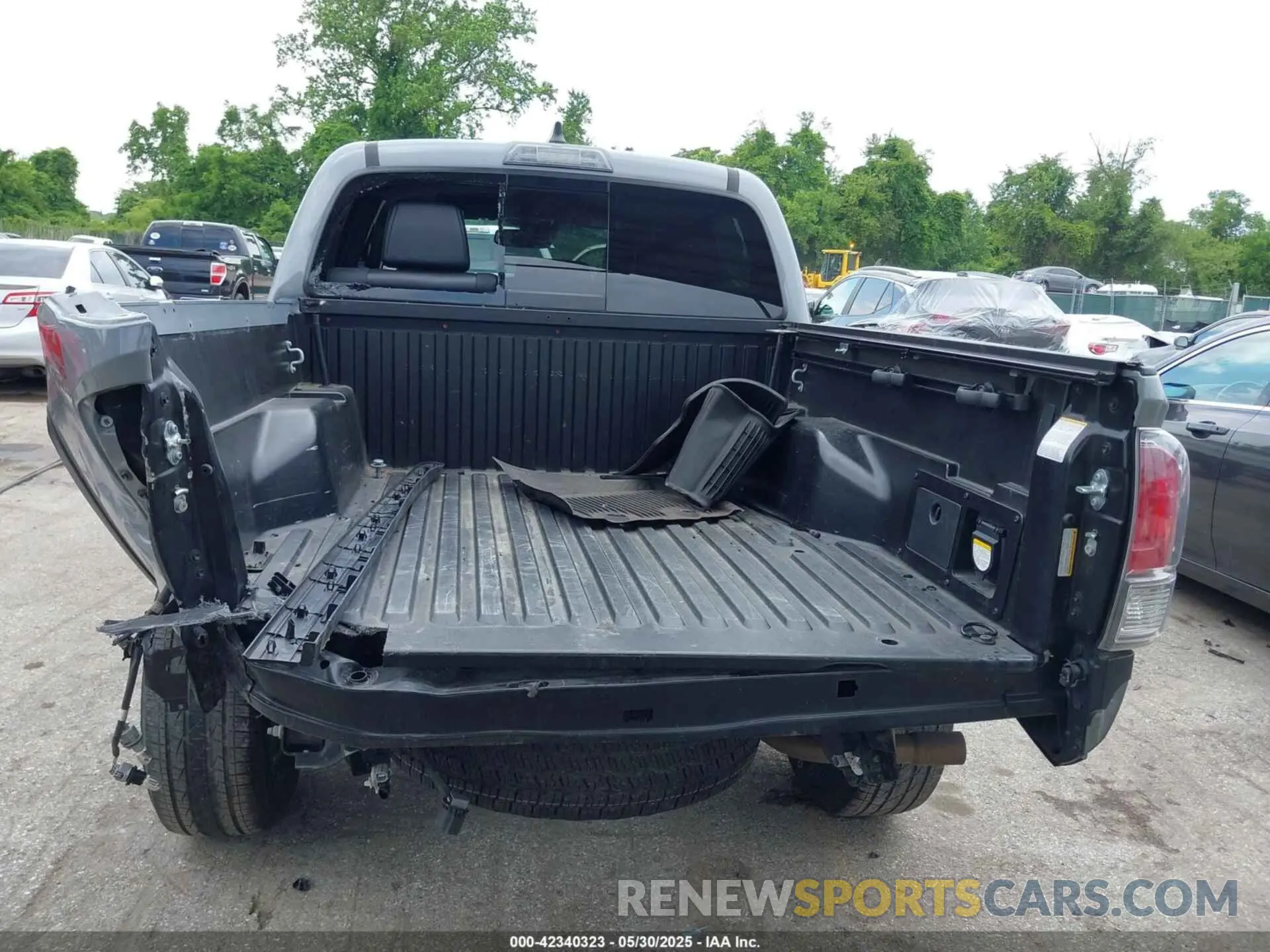 17 Photograph of a damaged car 3TYCZ5AN1MT042162 TOYOTA TACOMA 2021