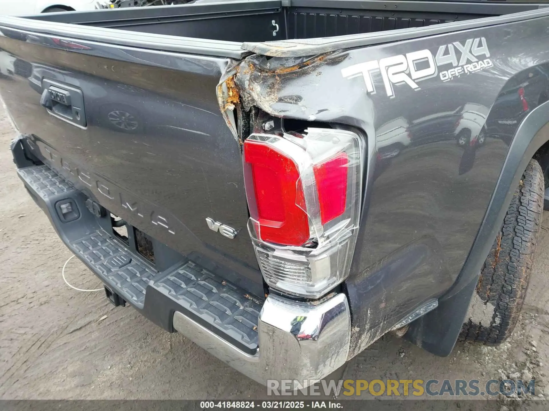 17 Photograph of a damaged car 3TYCZ5AN3MT049937 TOYOTA TACOMA 2021