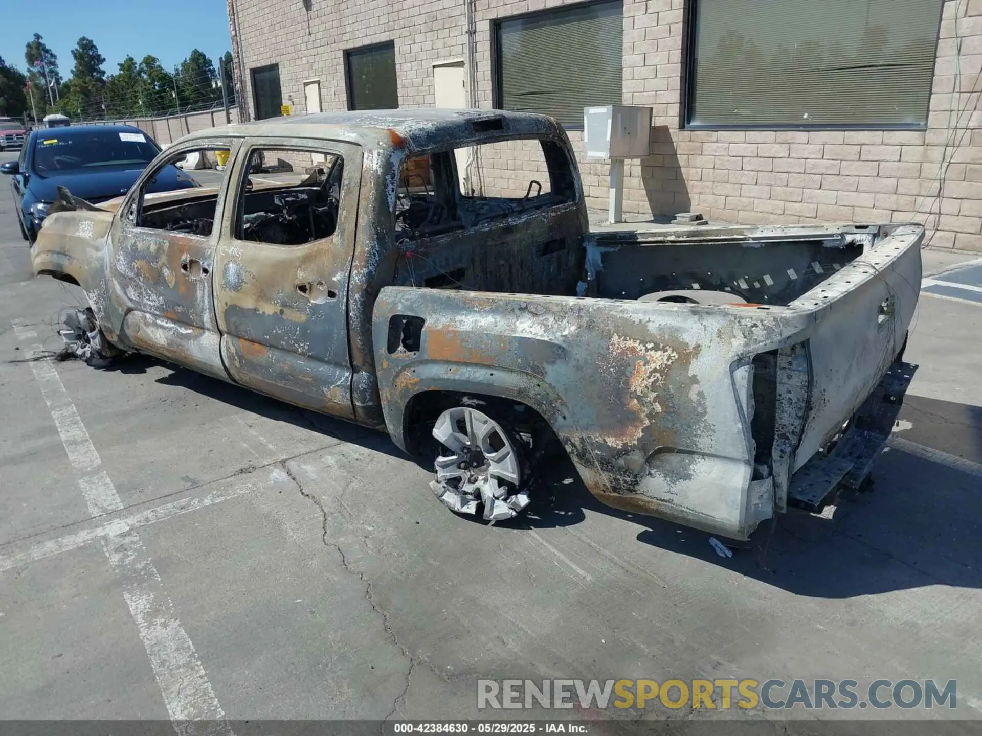 3 Photograph of a damaged car 3TYCZ5AN4MT020558 TOYOTA TACOMA 2021
