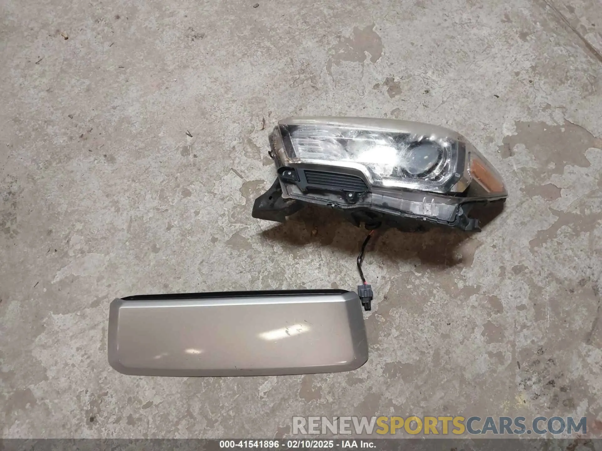 12 Photograph of a damaged car 3TYCZ5AN5MT023940 TOYOTA TACOMA 2021