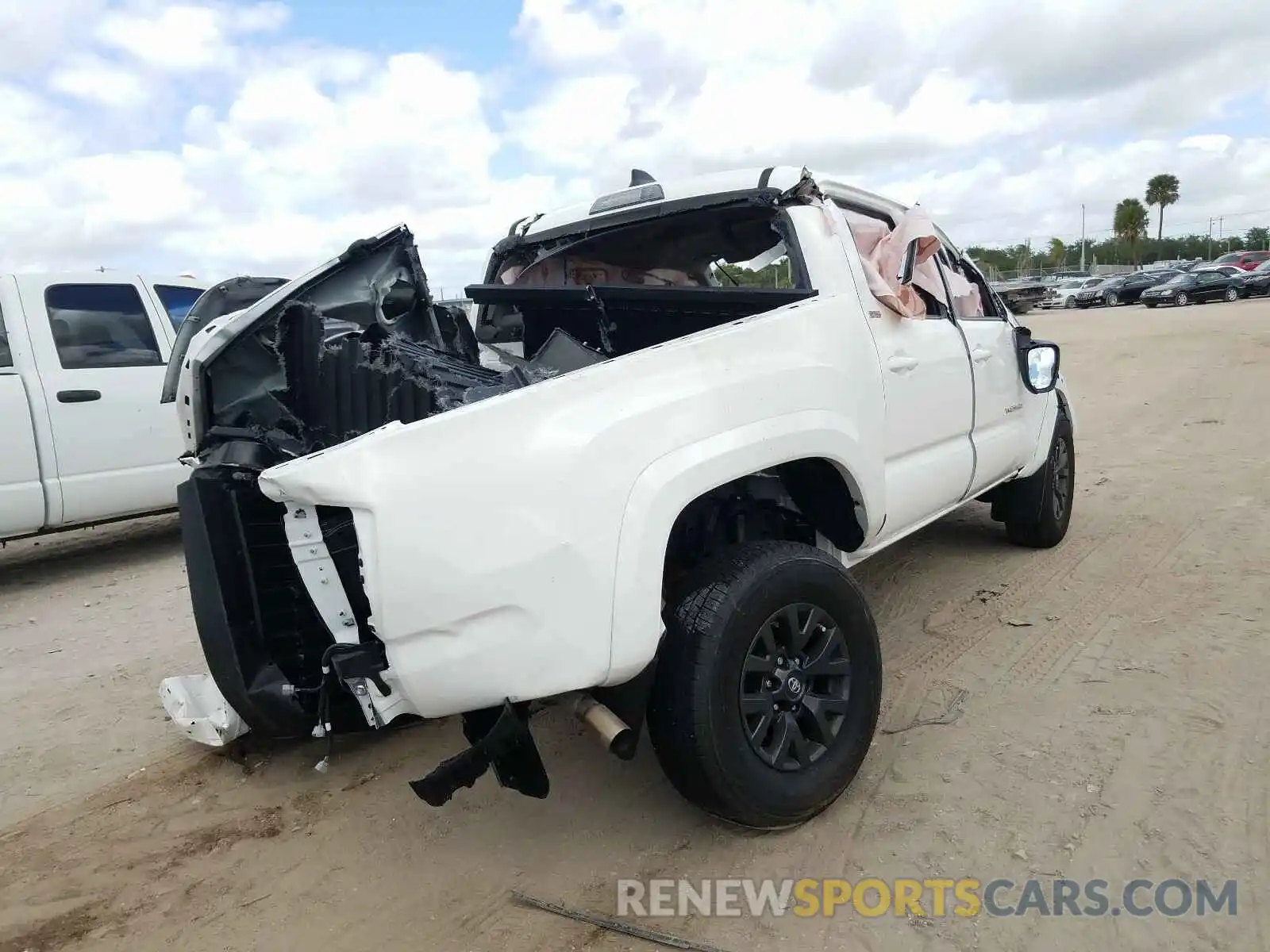 4 Photograph of a damaged car 3TYCZ5AN7MT011725 TOYOTA TACOMA 2021