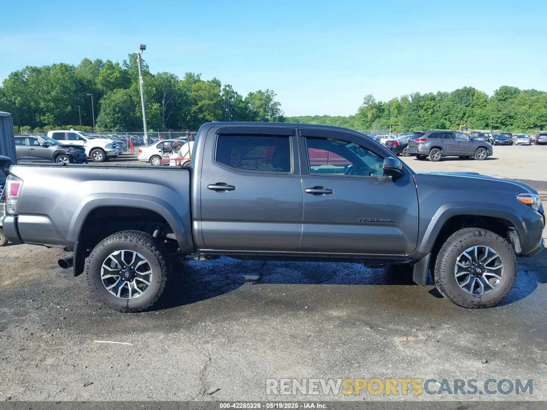 13 Photograph of a damaged car 3TYCZ5AN7MT017377 TOYOTA TACOMA 2021