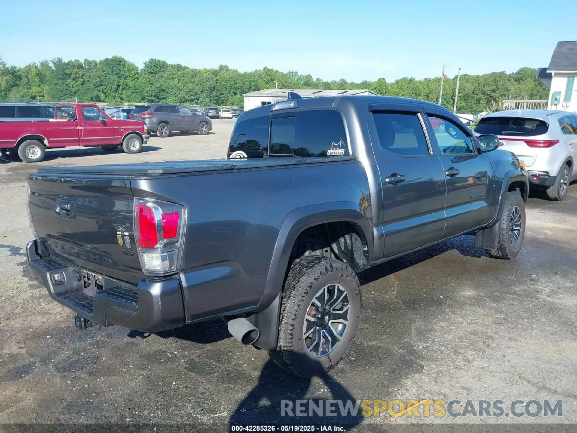 4 Photograph of a damaged car 3TYCZ5AN7MT017377 TOYOTA TACOMA 2021