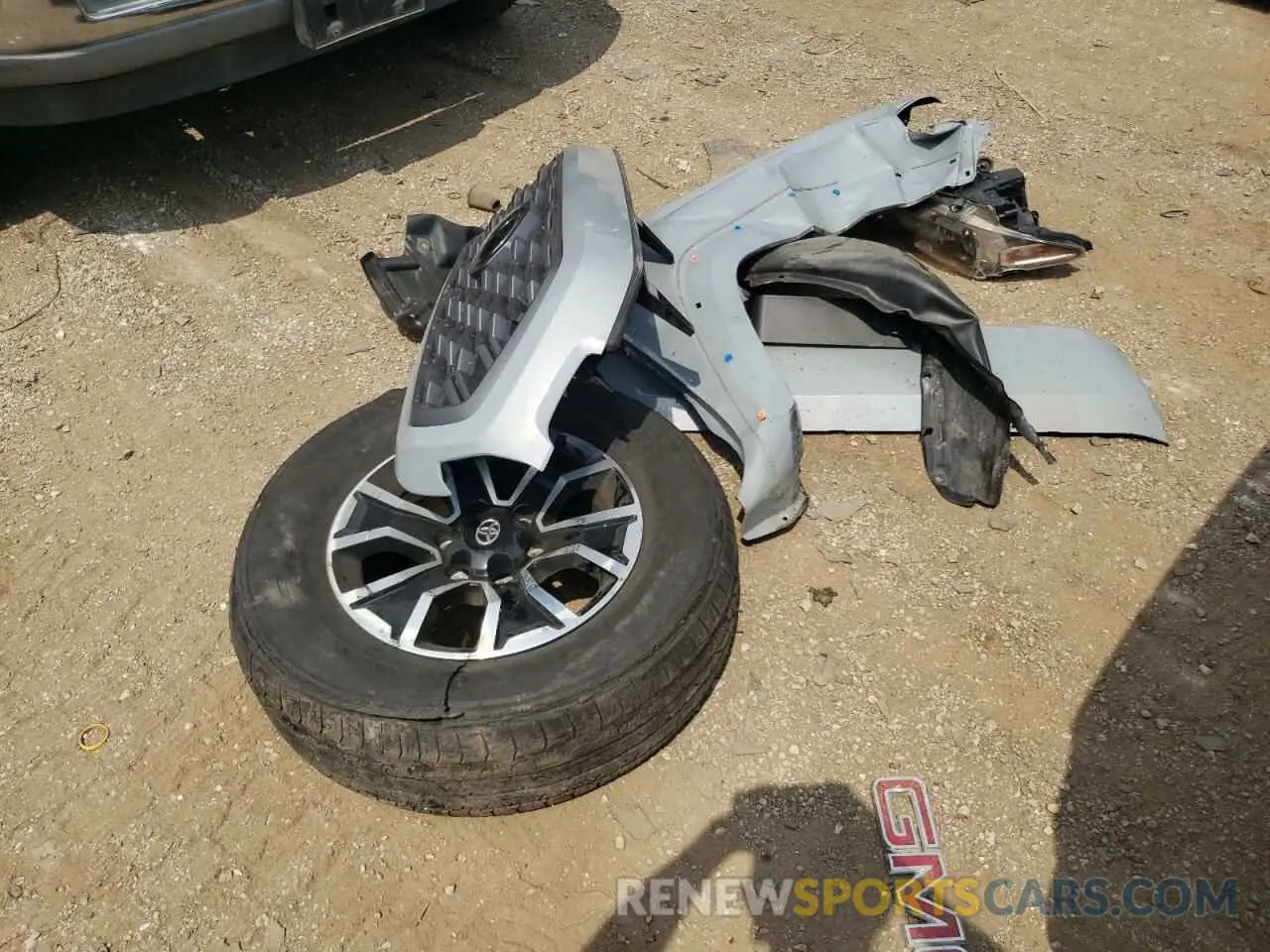 12 Photograph of a damaged car 3TYCZ5AN7MT036205 TOYOTA TACOMA 2021