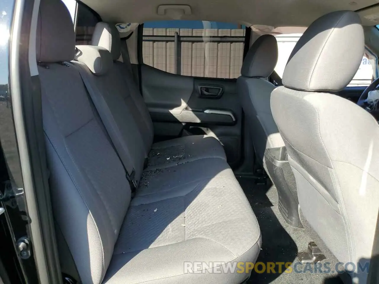 10 Photograph of a damaged car 3TYCZ5AN8MT038884 TOYOTA TACOMA 2021