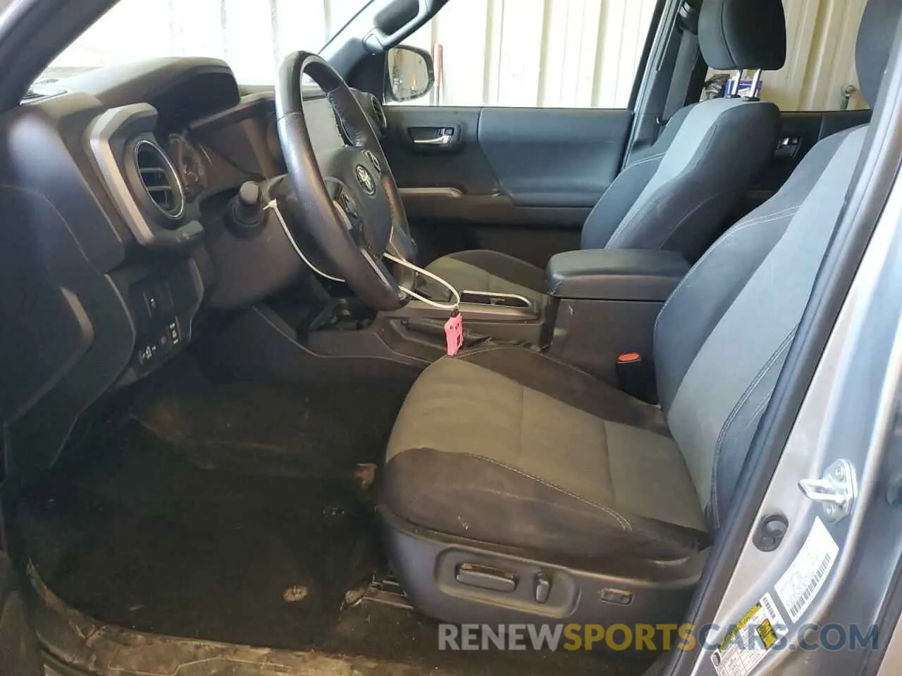 7 Photograph of a damaged car 3TYCZ5ANXMT031760 TOYOTA TACOMA 2021
