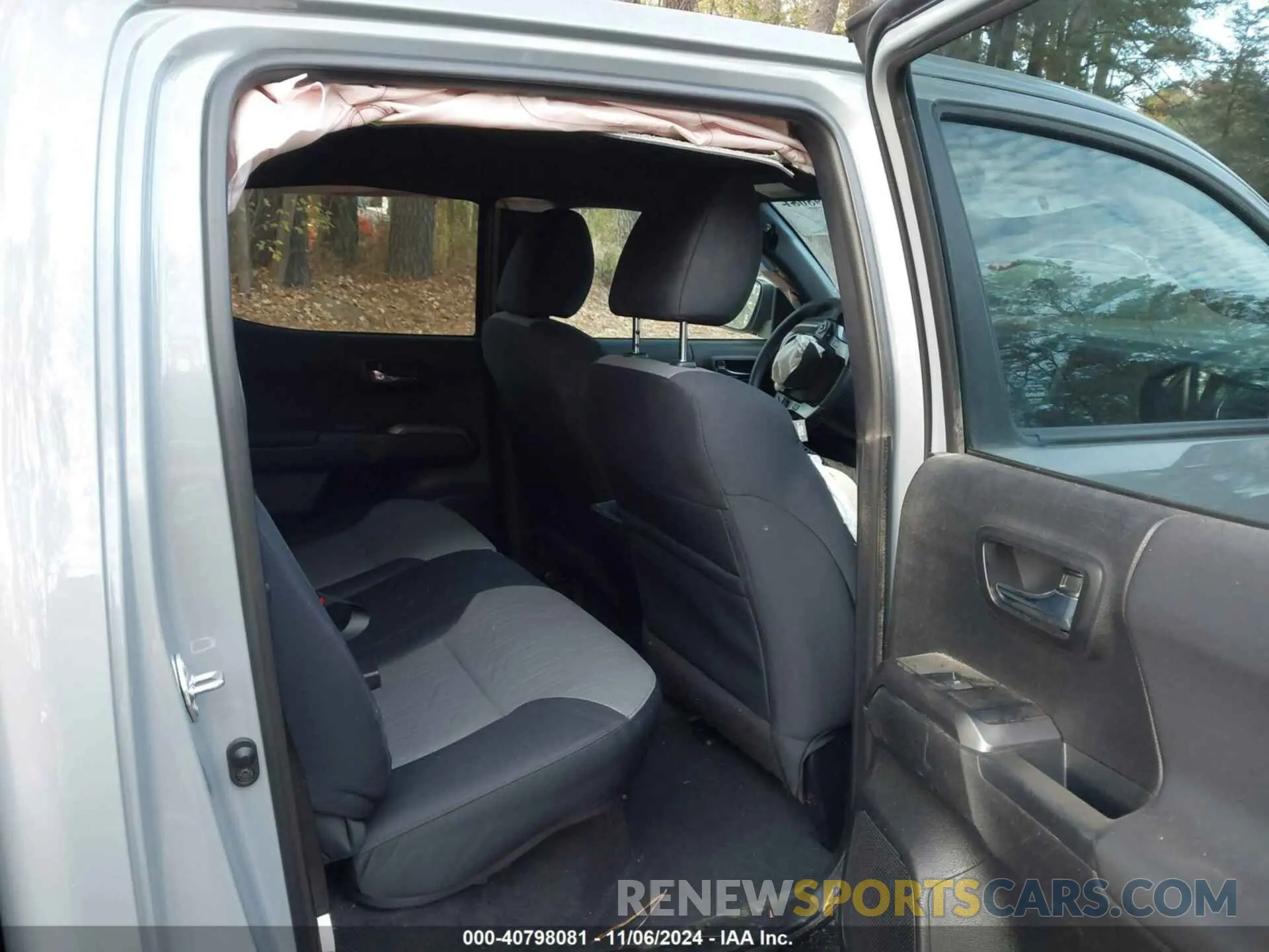 8 Photograph of a damaged car 3TYCZ5ANXMT035405 TOYOTA TACOMA 2021