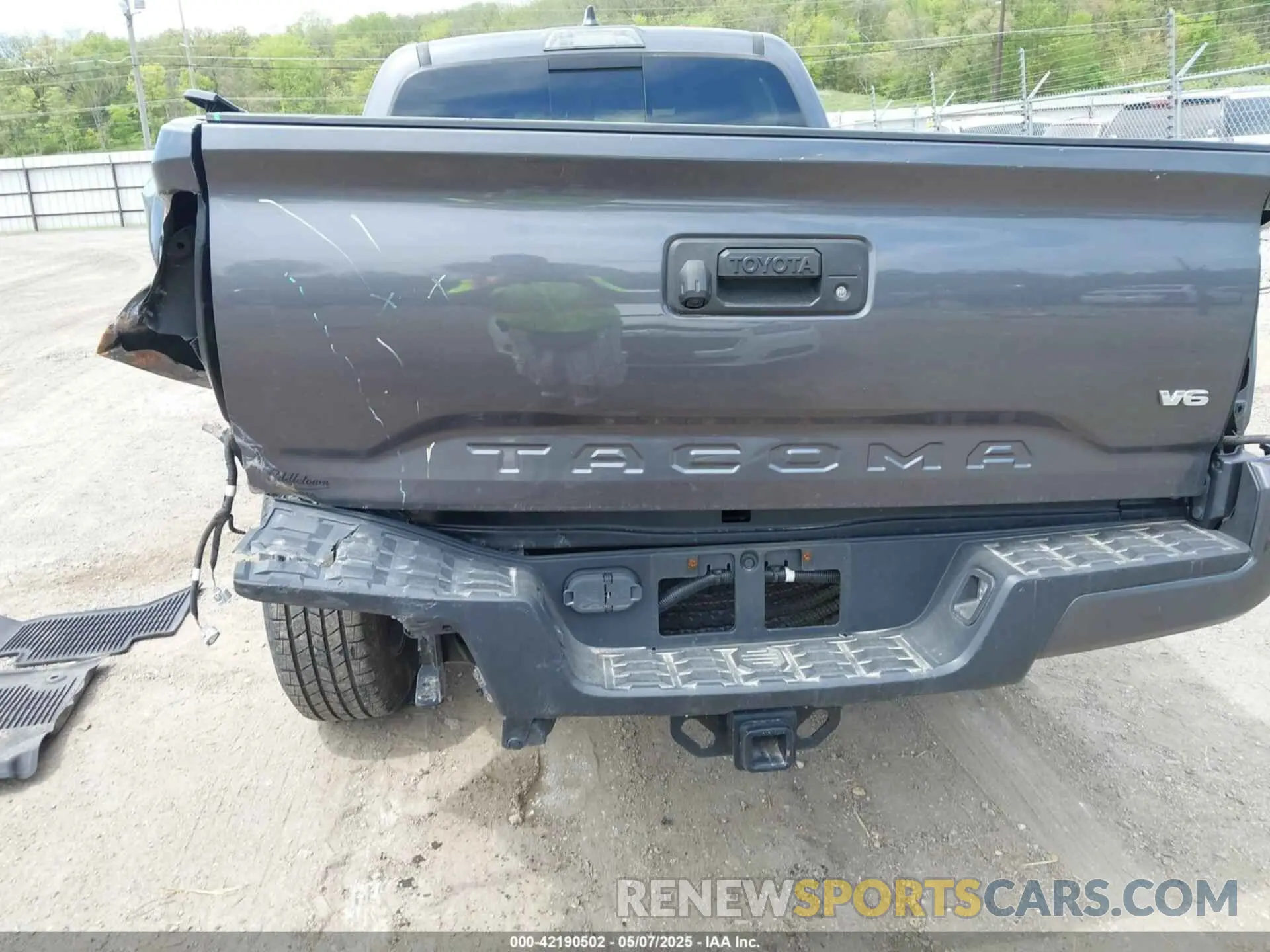 19 Photograph of a damaged car 3TYDZ5BNXMT003542 TOYOTA TACOMA 2021