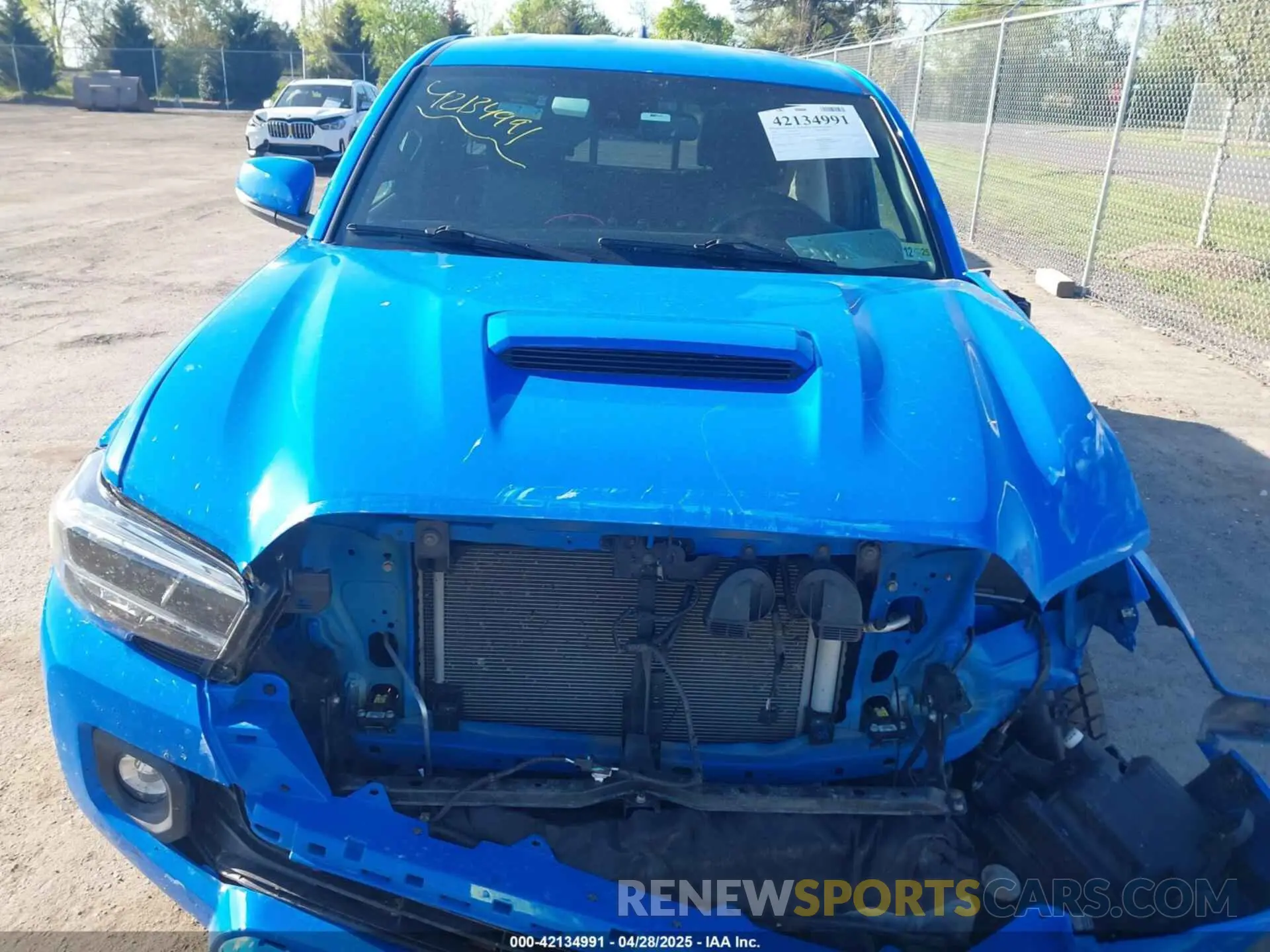 12 Photograph of a damaged car 3TYSZ5AN3MT015623 TOYOTA TACOMA 2021