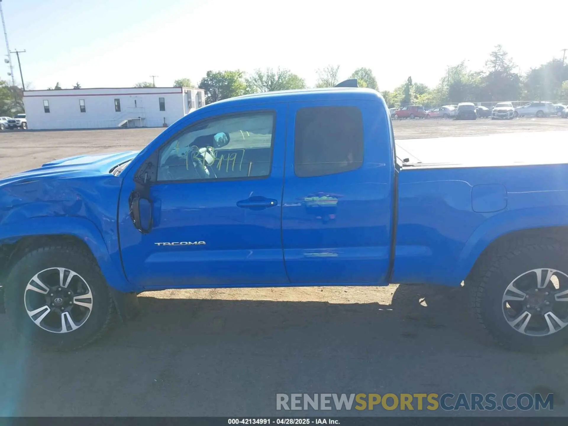 14 Photograph of a damaged car 3TYSZ5AN3MT015623 TOYOTA TACOMA 2021