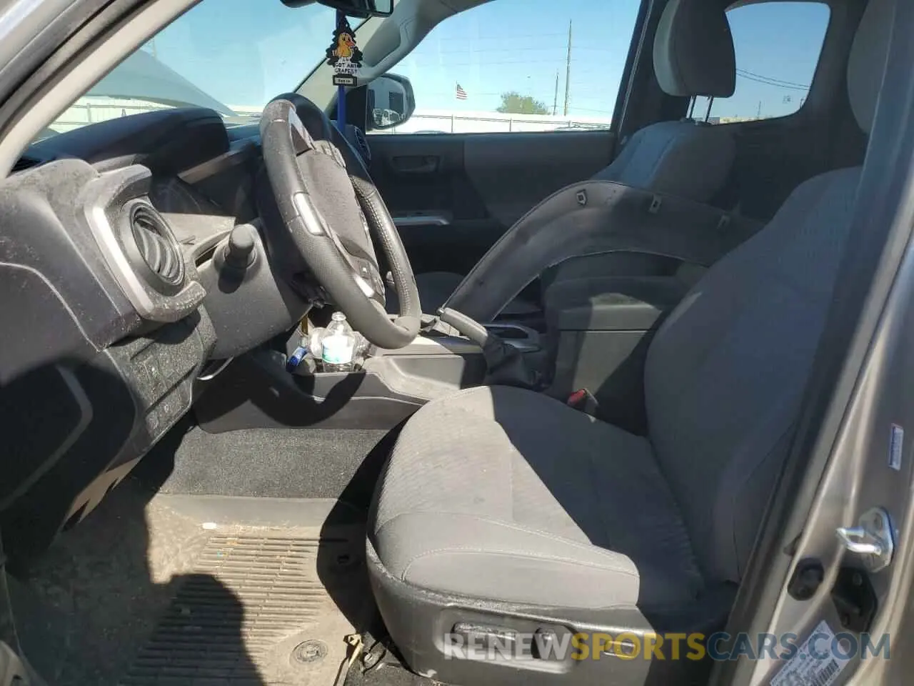 7 Photograph of a damaged car 3TYSZ5AN3MT045933 TOYOTA TACOMA 2021