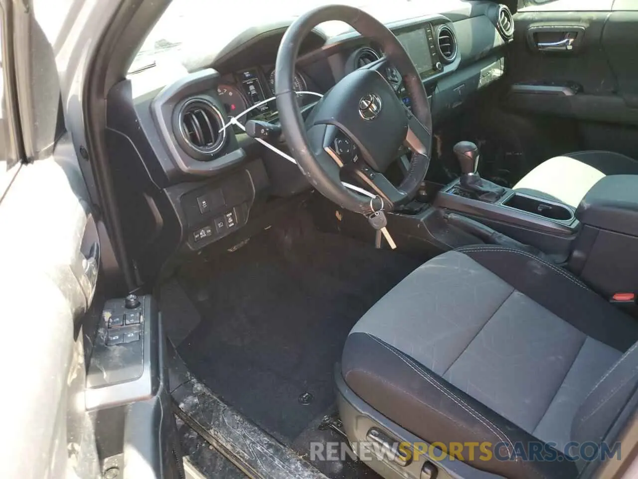 8 Photograph of a damaged car 3TYSZ5AN8MT016461 TOYOTA TACOMA 2021