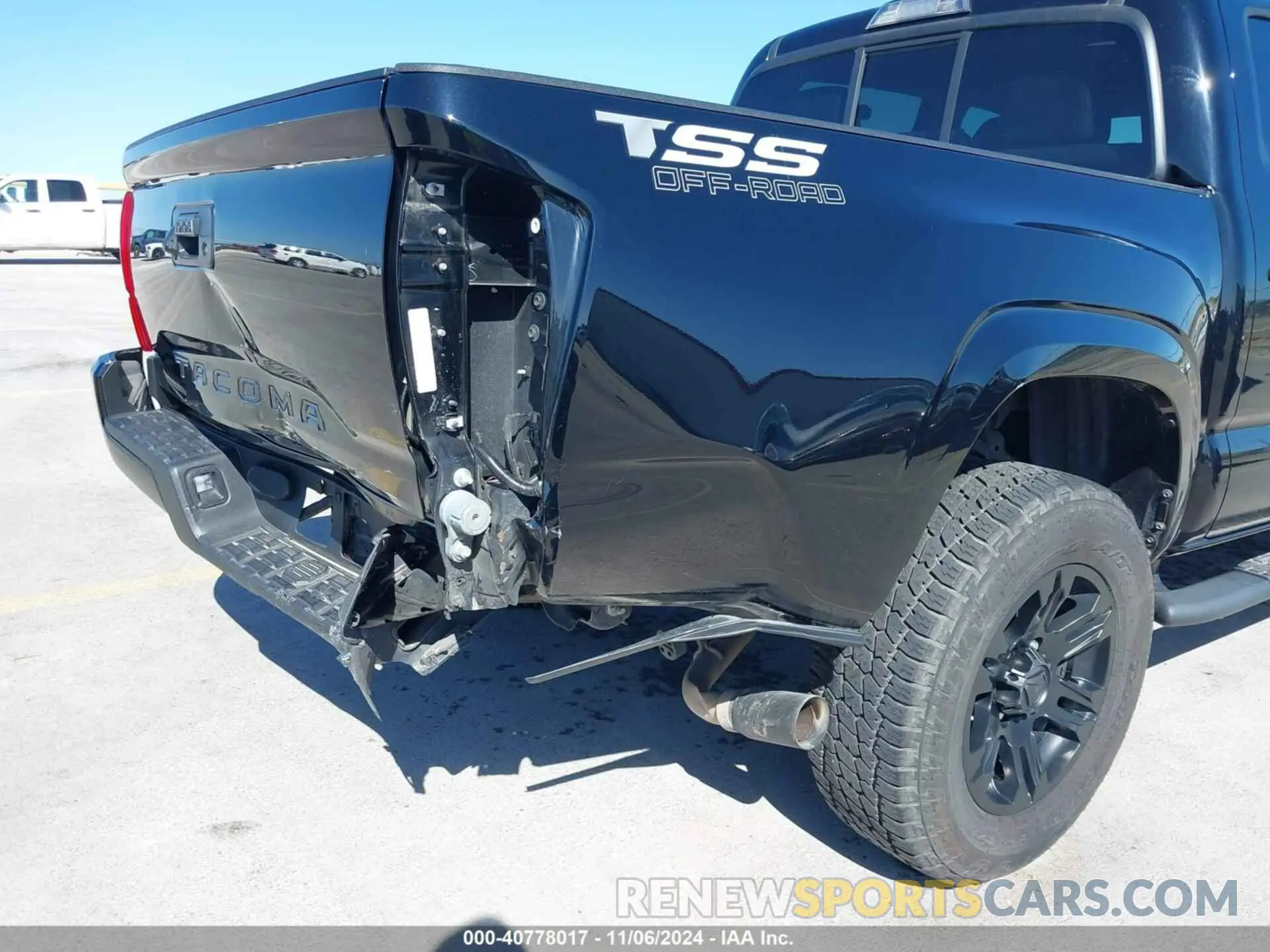 18 Photograph of a damaged car 5TFAX5GN9MX190229 TOYOTA TACOMA 2021