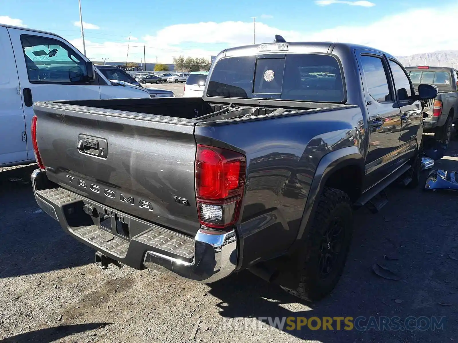 4 Photograph of a damaged car 5TFAZ5CN1MX099584 TOYOTA TACOMA 2021