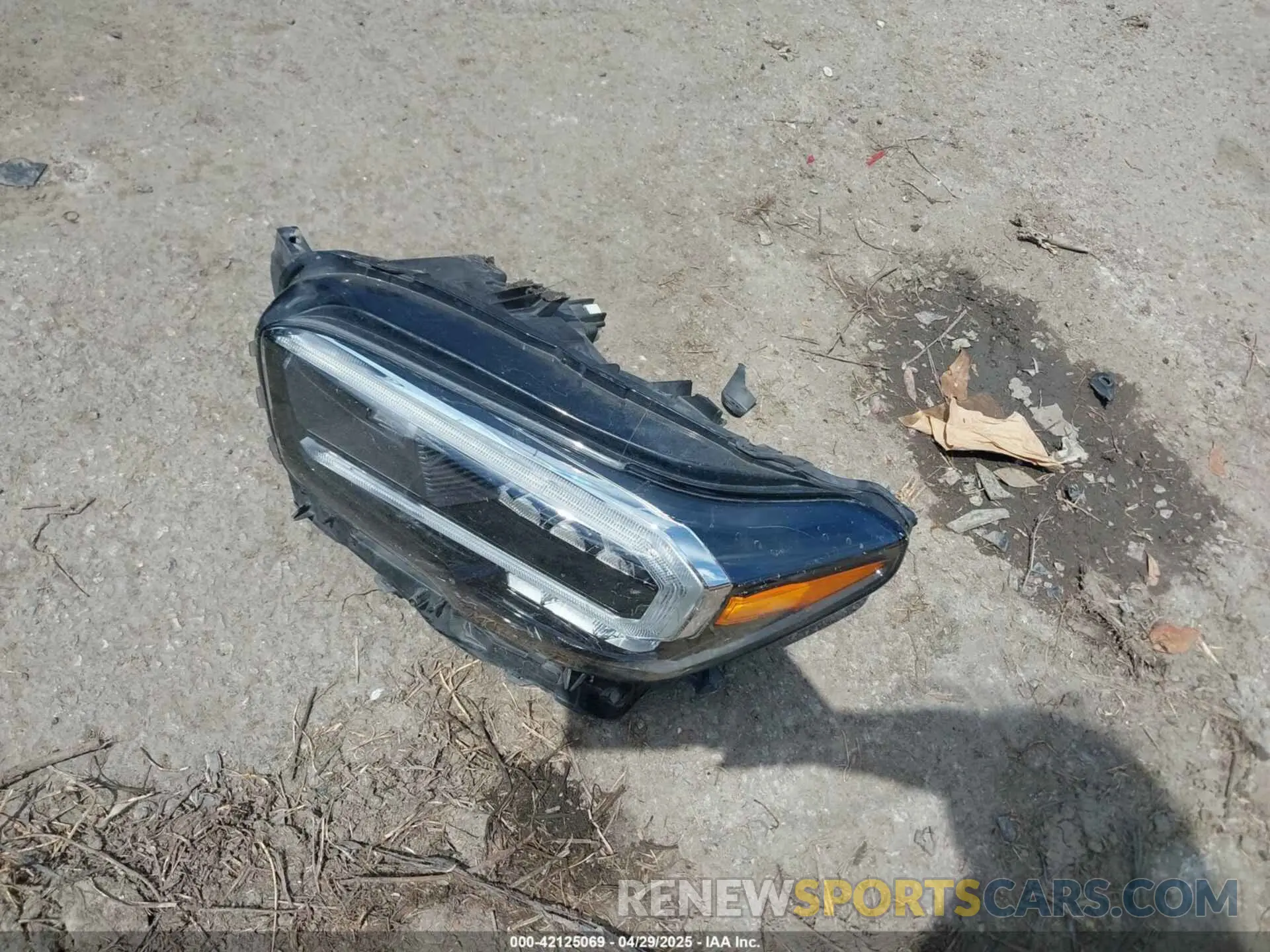 18 Photograph of a damaged car 5TFAZ5CN1MX104850 TOYOTA TACOMA 2021