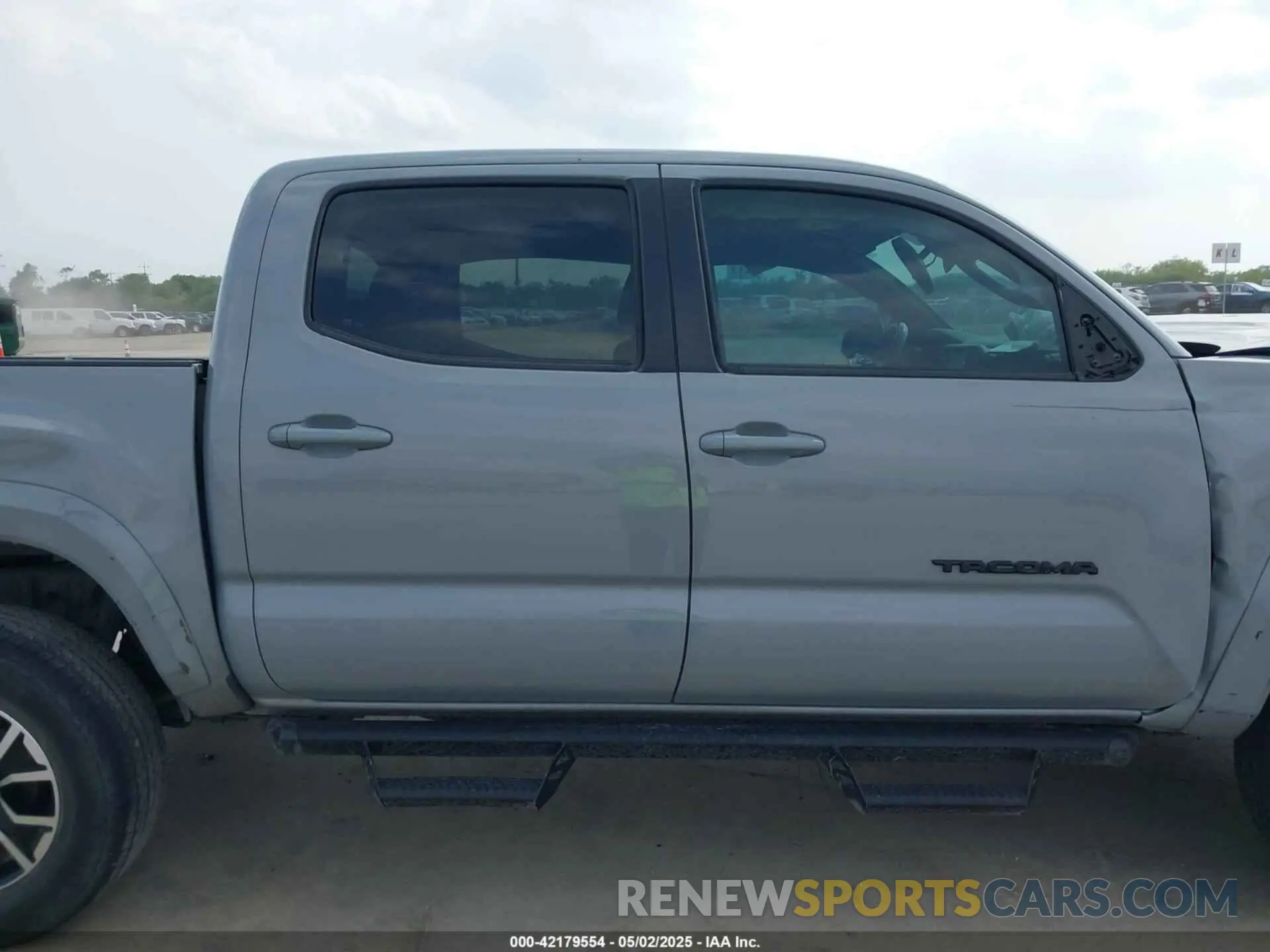 14 Photograph of a damaged car 5TFAZ5CN1MX112477 TOYOTA TACOMA 2021