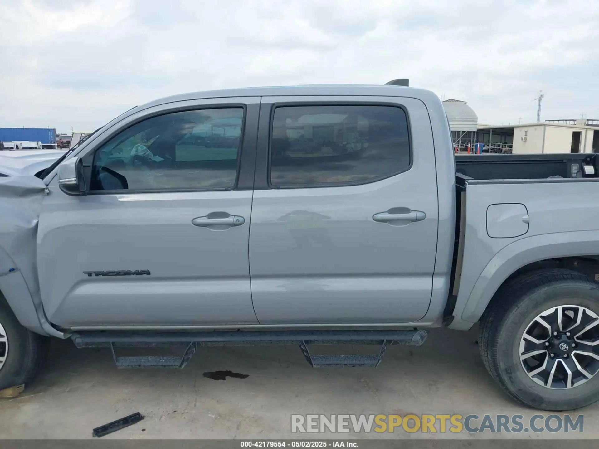 15 Photograph of a damaged car 5TFAZ5CN1MX112477 TOYOTA TACOMA 2021